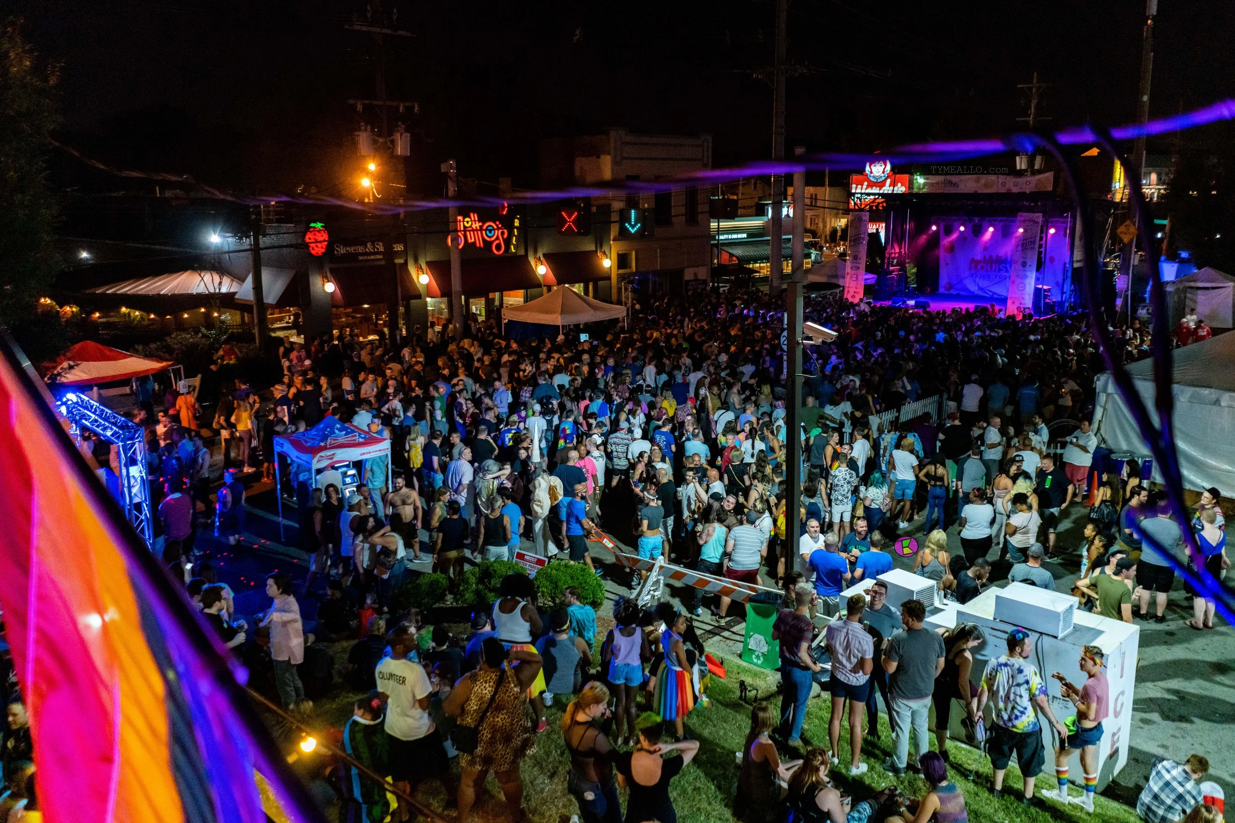 Crowd1.jpg