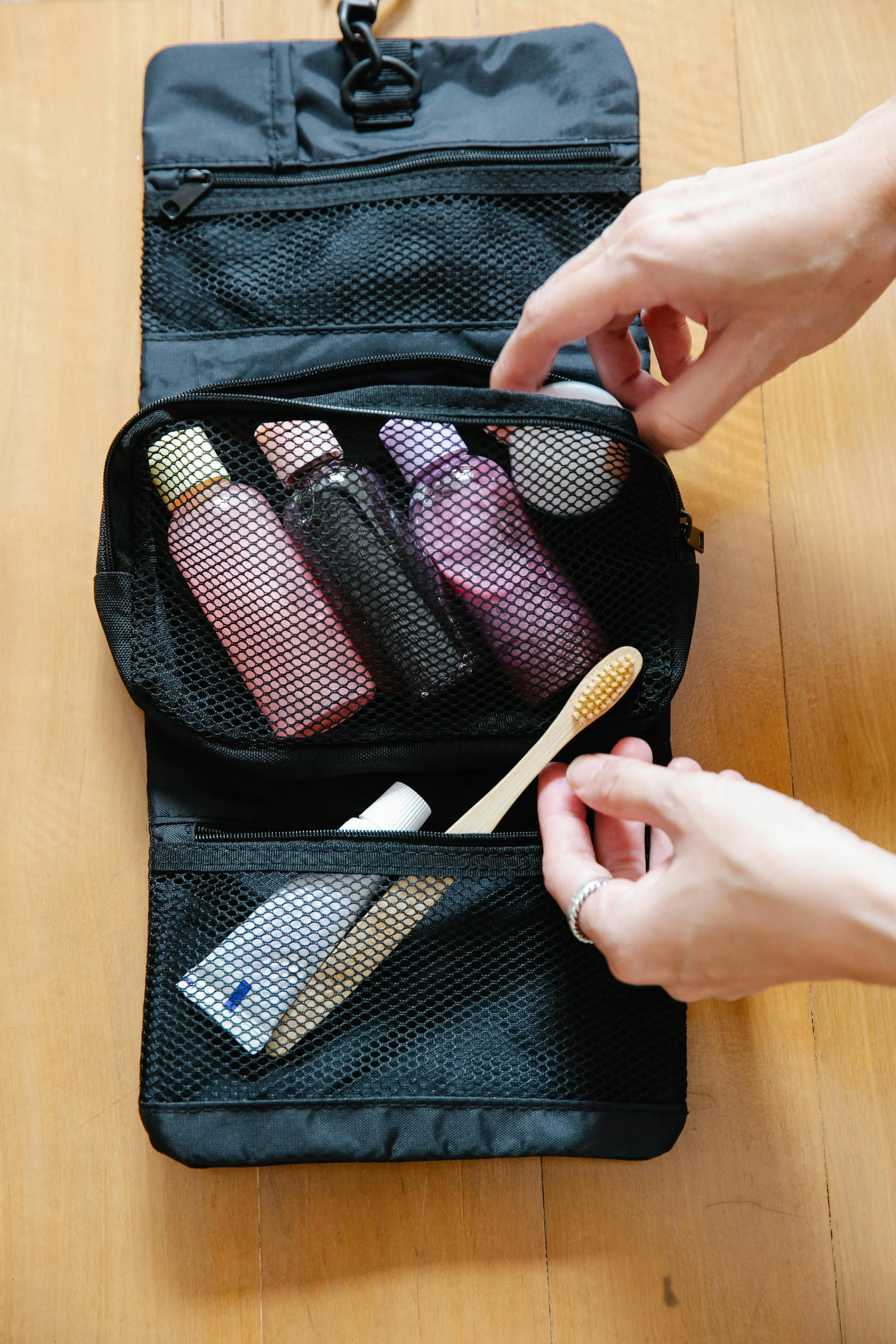 Best Travel Toiletry Bags for Europe in 2025 (Compact & TSA-Friendly Picks)