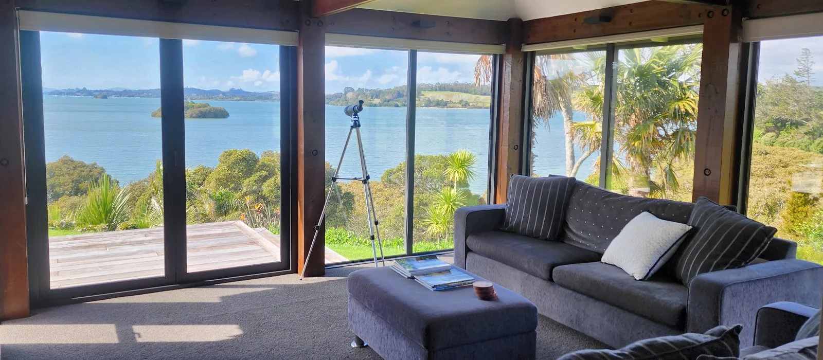 Piwakawaka Lodge_Lounge 2_01.jpg