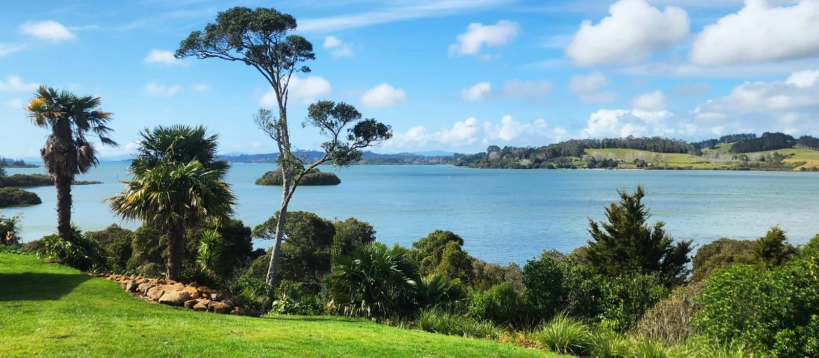 Piwakawaka Lodge_View_03.jpg