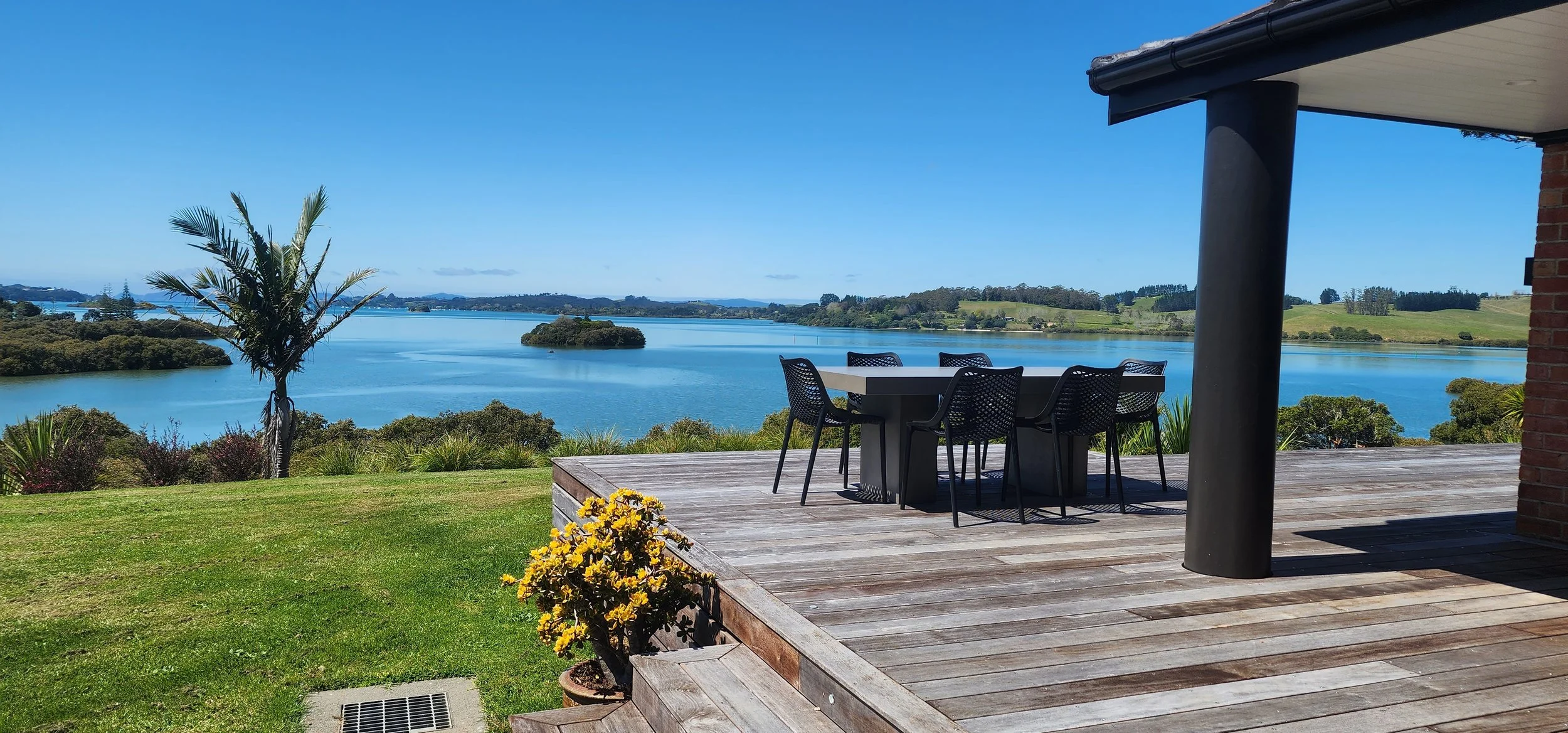 Piwakawaka Lodge_View_01.jpg