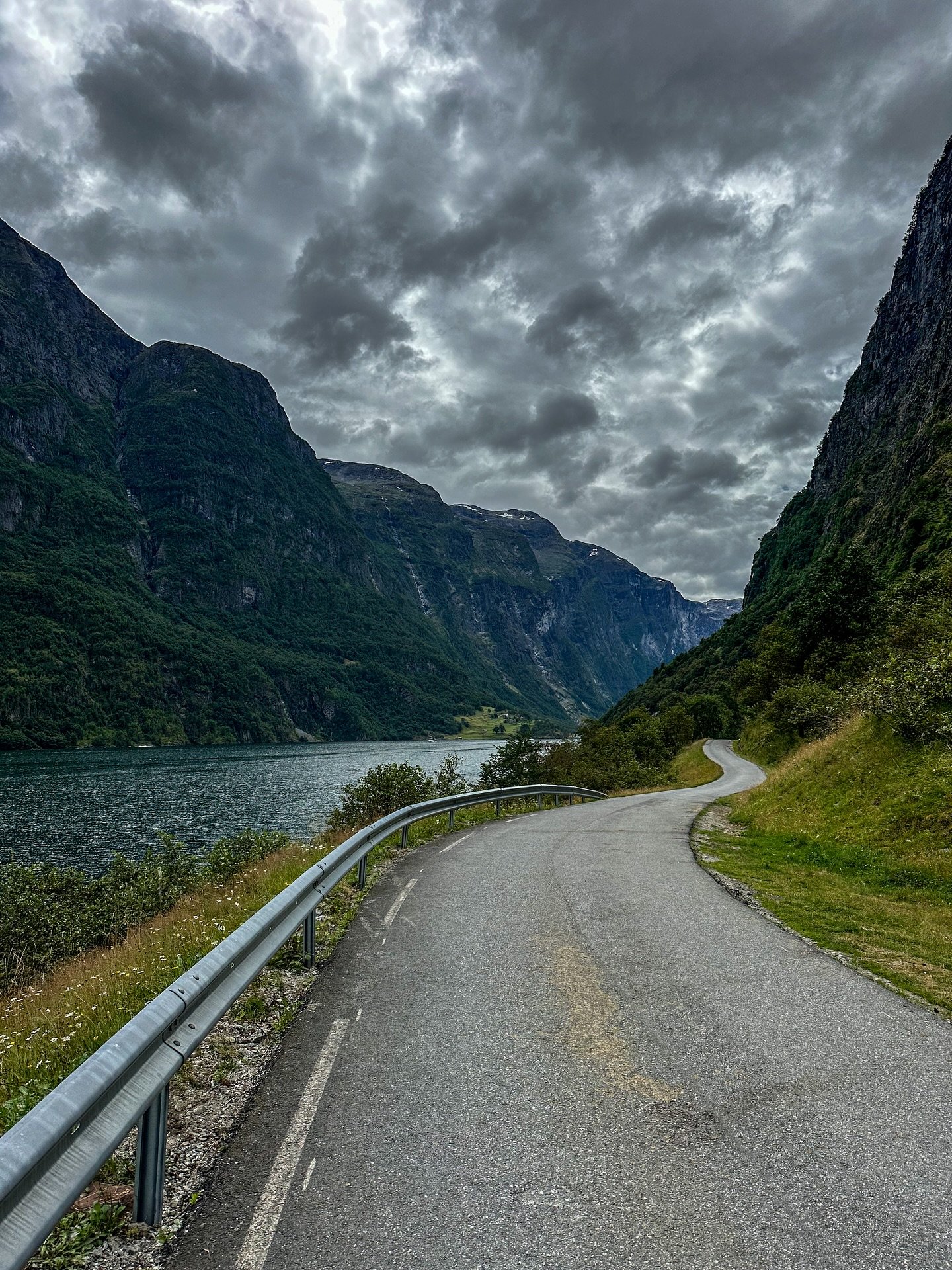A few shots from my recent trip into the Fjords. 🇳🇴