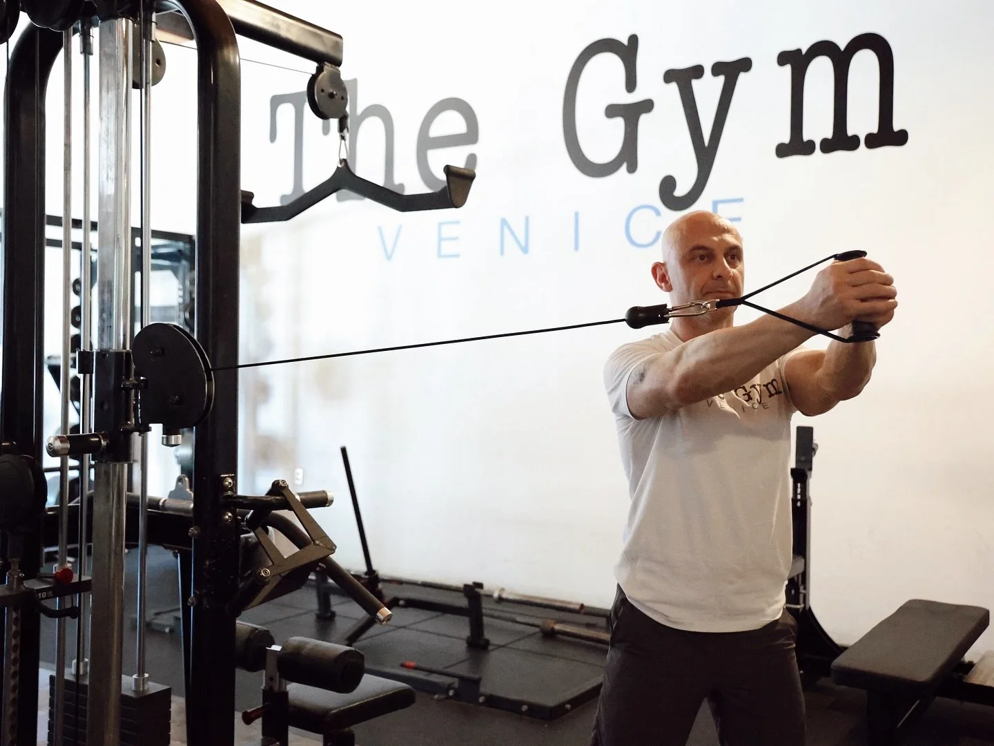 Our GM @ed_gemdjian focused, dialed in, and showing us perfect form during an epic shoot last week. Stay tuned for the results 💪📸

#FitnessShoot #PerfectForm #DialedIn #GMGoals #BehindTheScenes #StrengthInStyle #FitLife #WorkoutVibes #GymInspo #Fit
