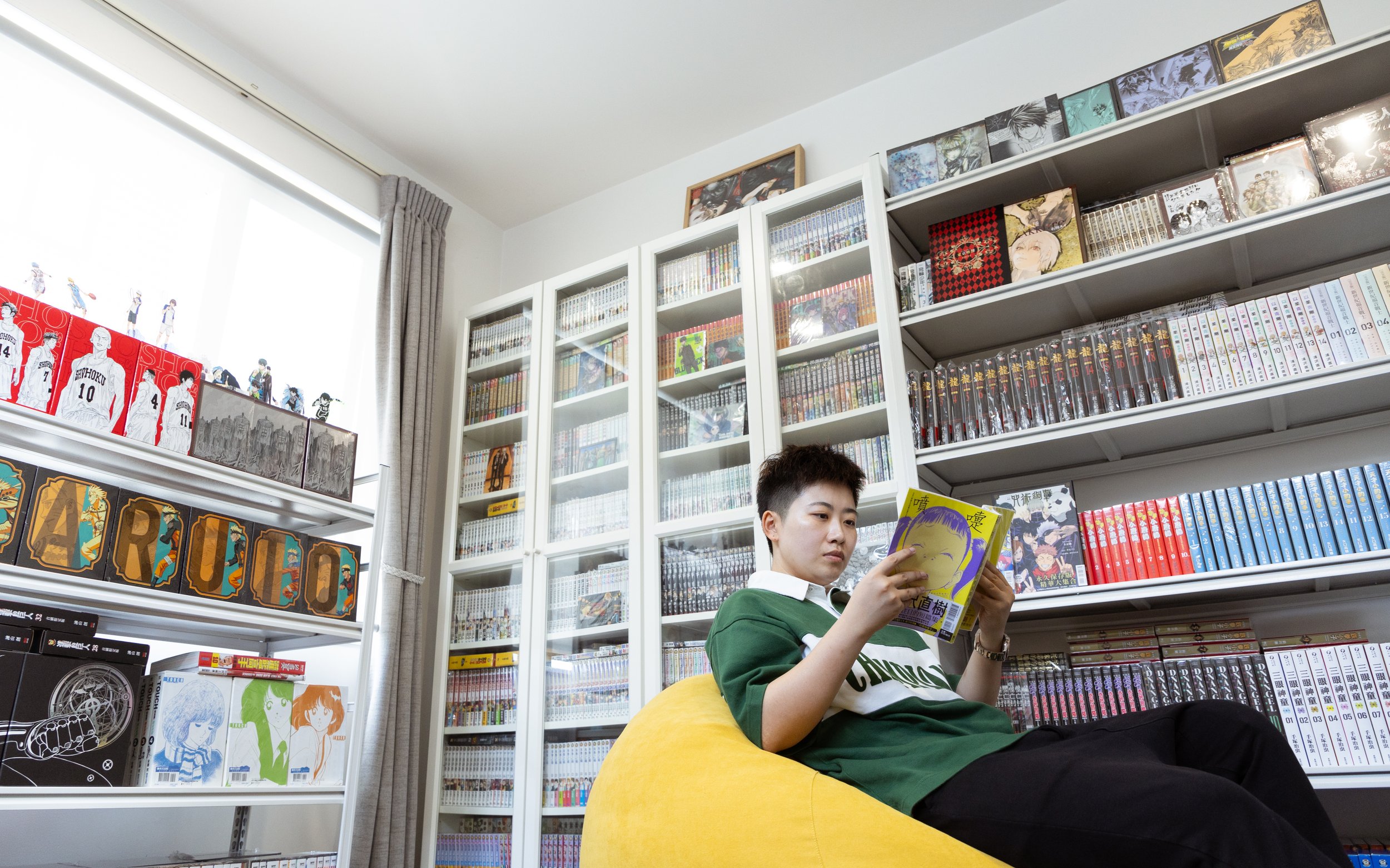 Li Xin, 36, has filled her home with more than 6000 Chinese-language manga titles.