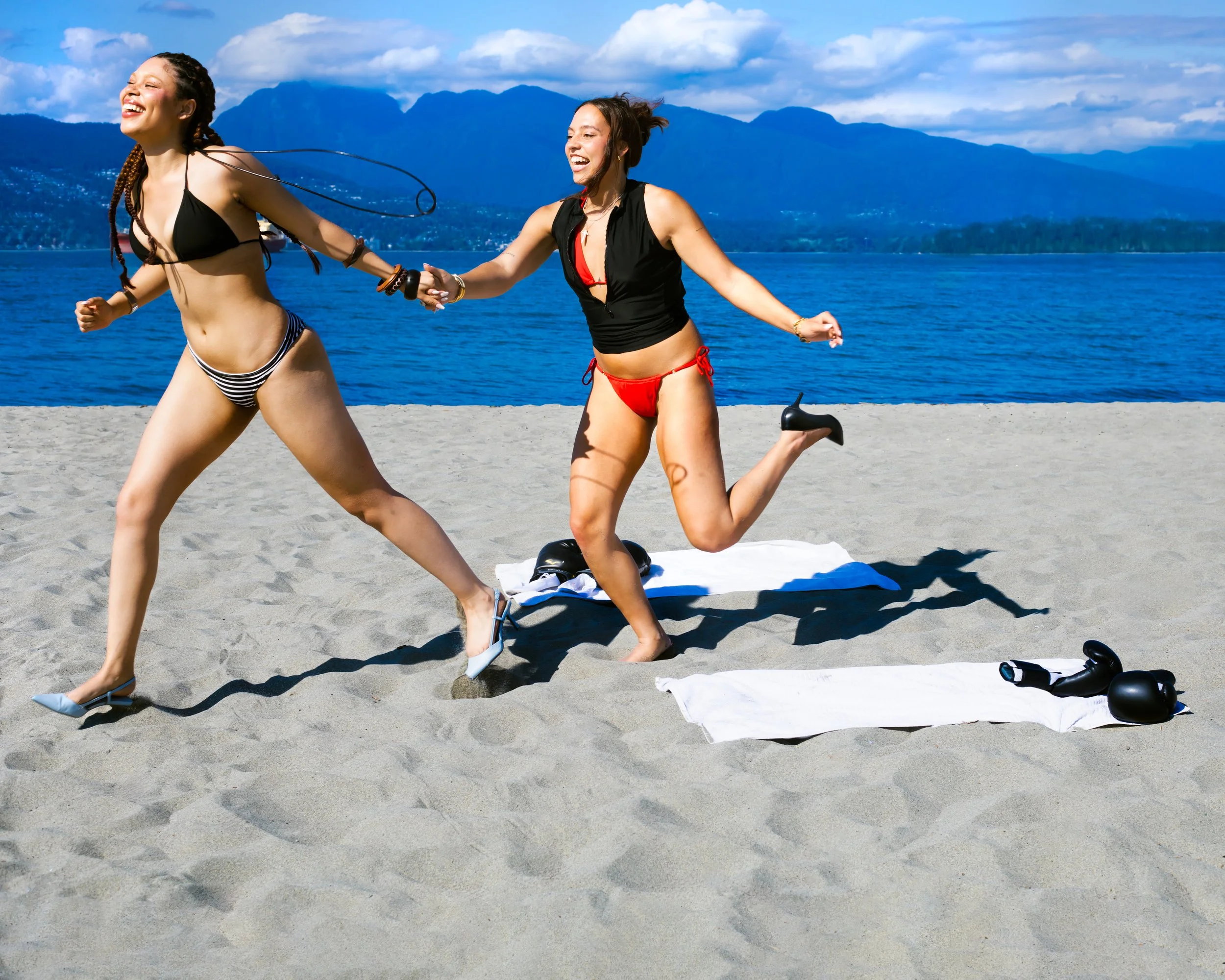  Sierra & Shalom for 'Beach Combers'

IG: @celinamedia