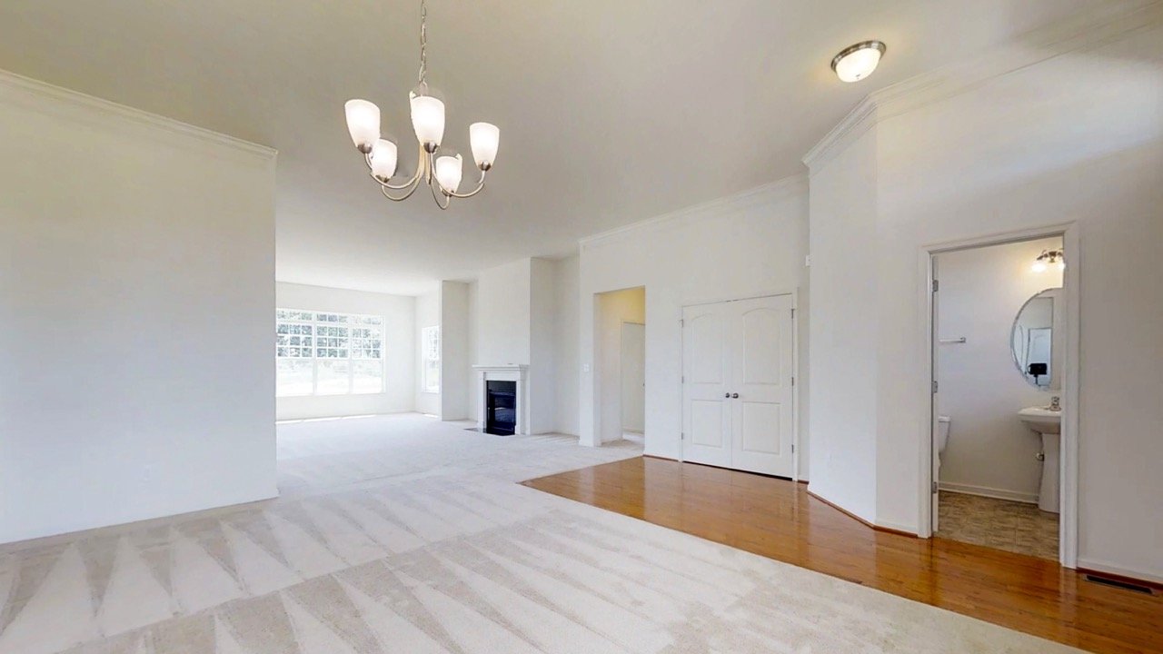 JS_model_jeffersongrand_gallery_1.jpeg