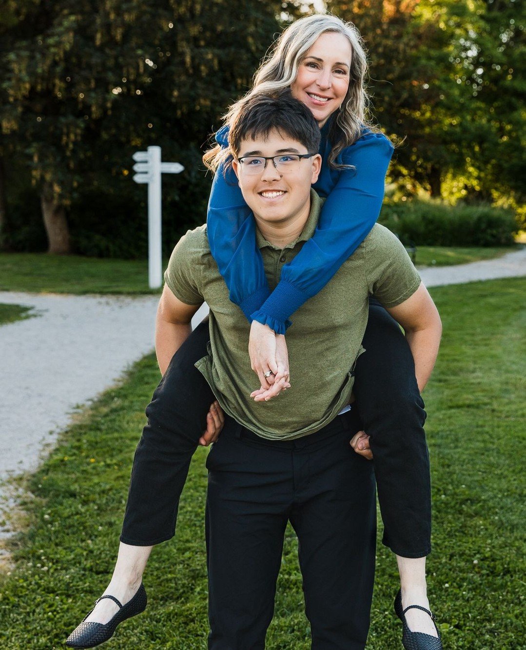 The connection between parents and teens evolves, but the bond never fades.⁠
⁠
Here&rsquo;s Moms and Dads sharing fun moments with their kiddos - proof that even in the teenage years, family love remains strong and unbreakable. ⁠
⁠
Ready to capture y