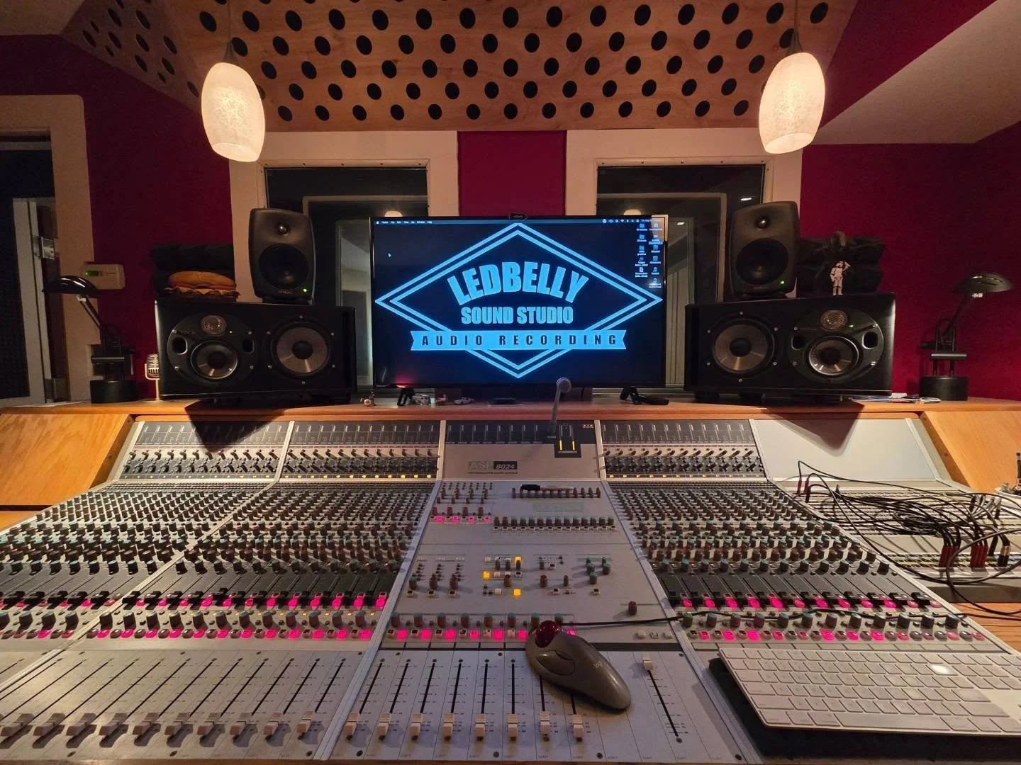 www.ledbellysound.com
Now booking summer sessions.