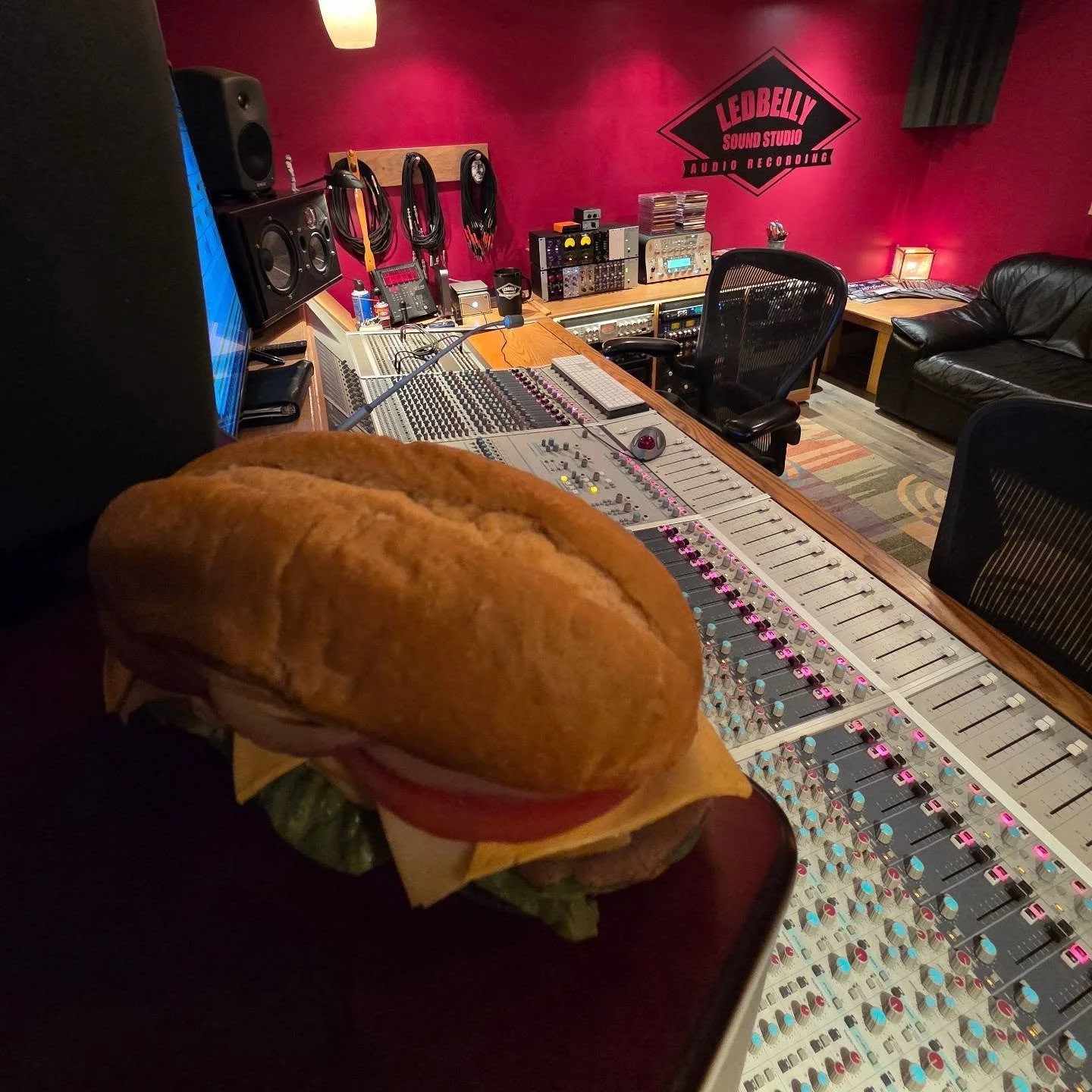 This sandwich has been in the LedBelly Sound Studio control room since 1997.
It makes my clients hungry.
#recordingstudio #audioproduction #studiosandwich