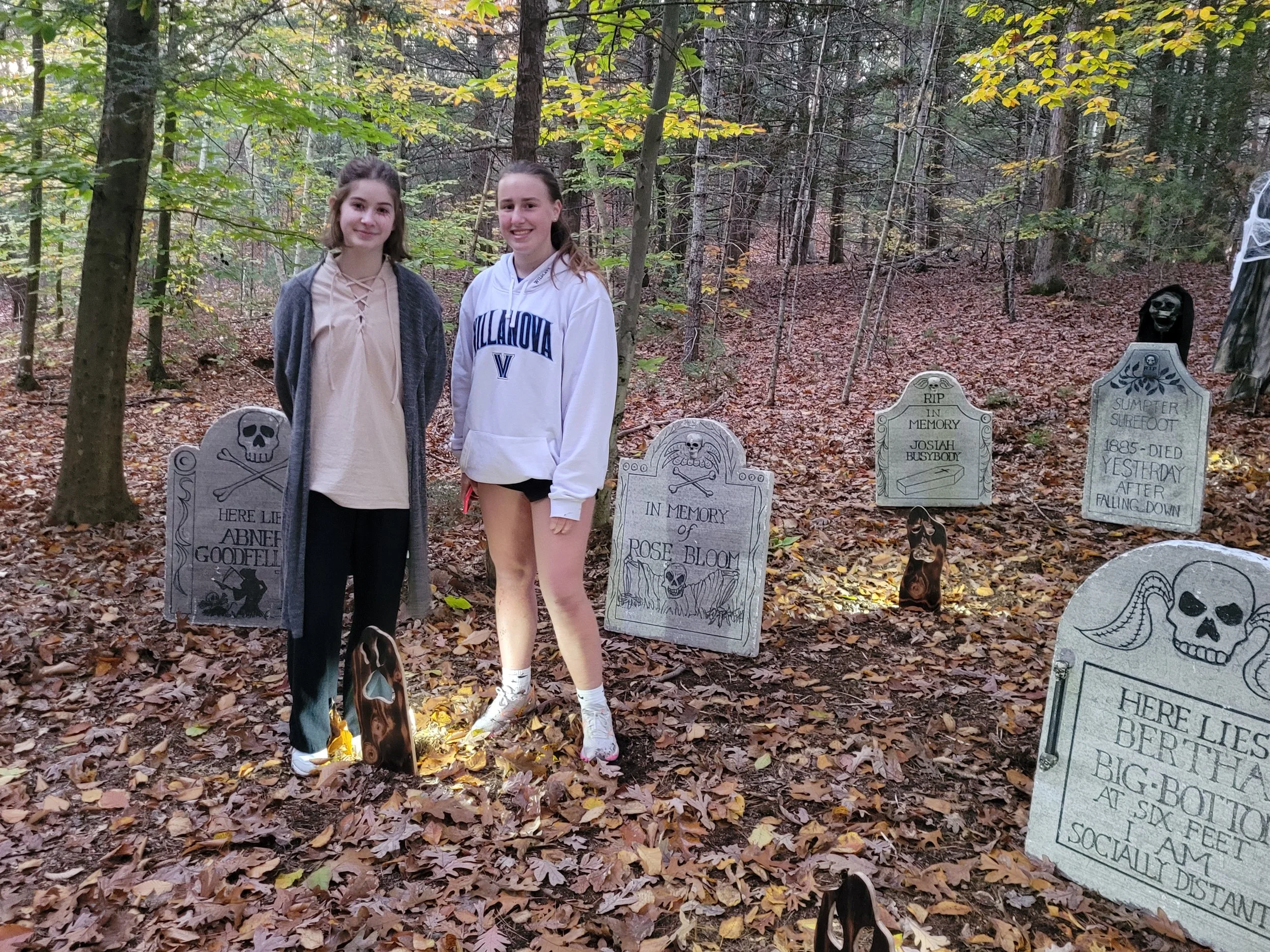 Sanborn High Key Club students helping on the trail
