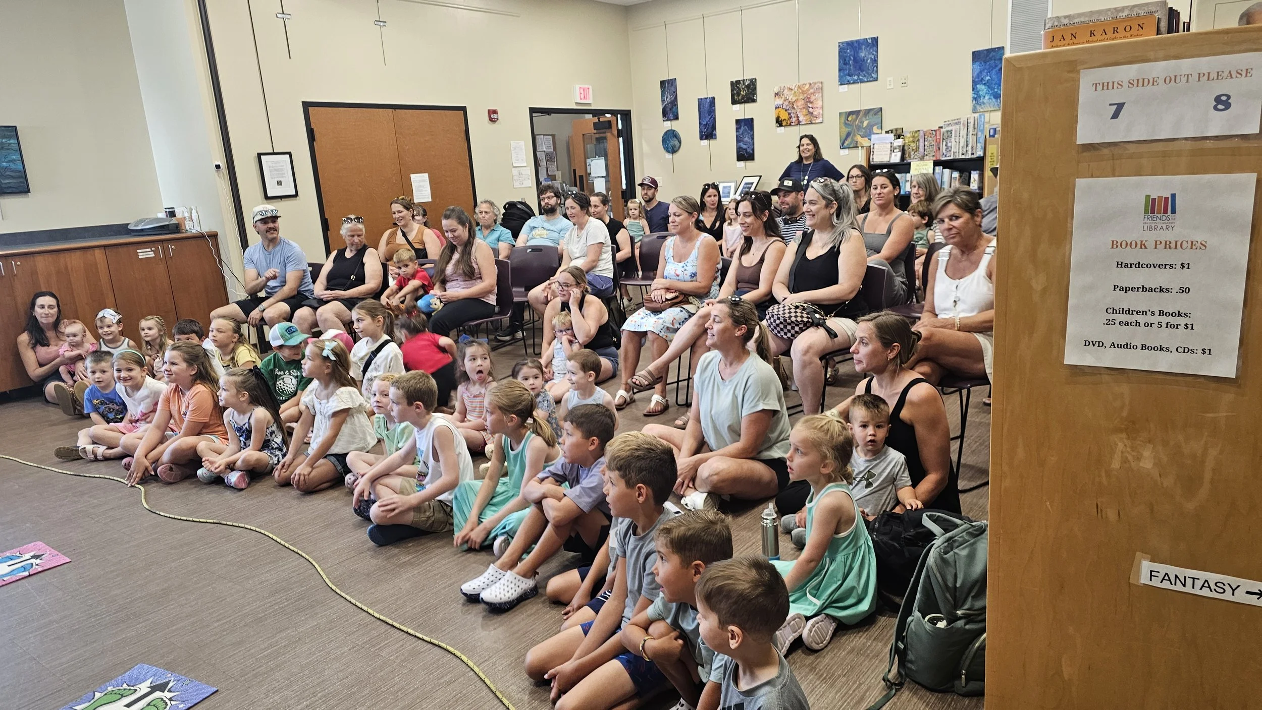 Crowd watching Magic Fred