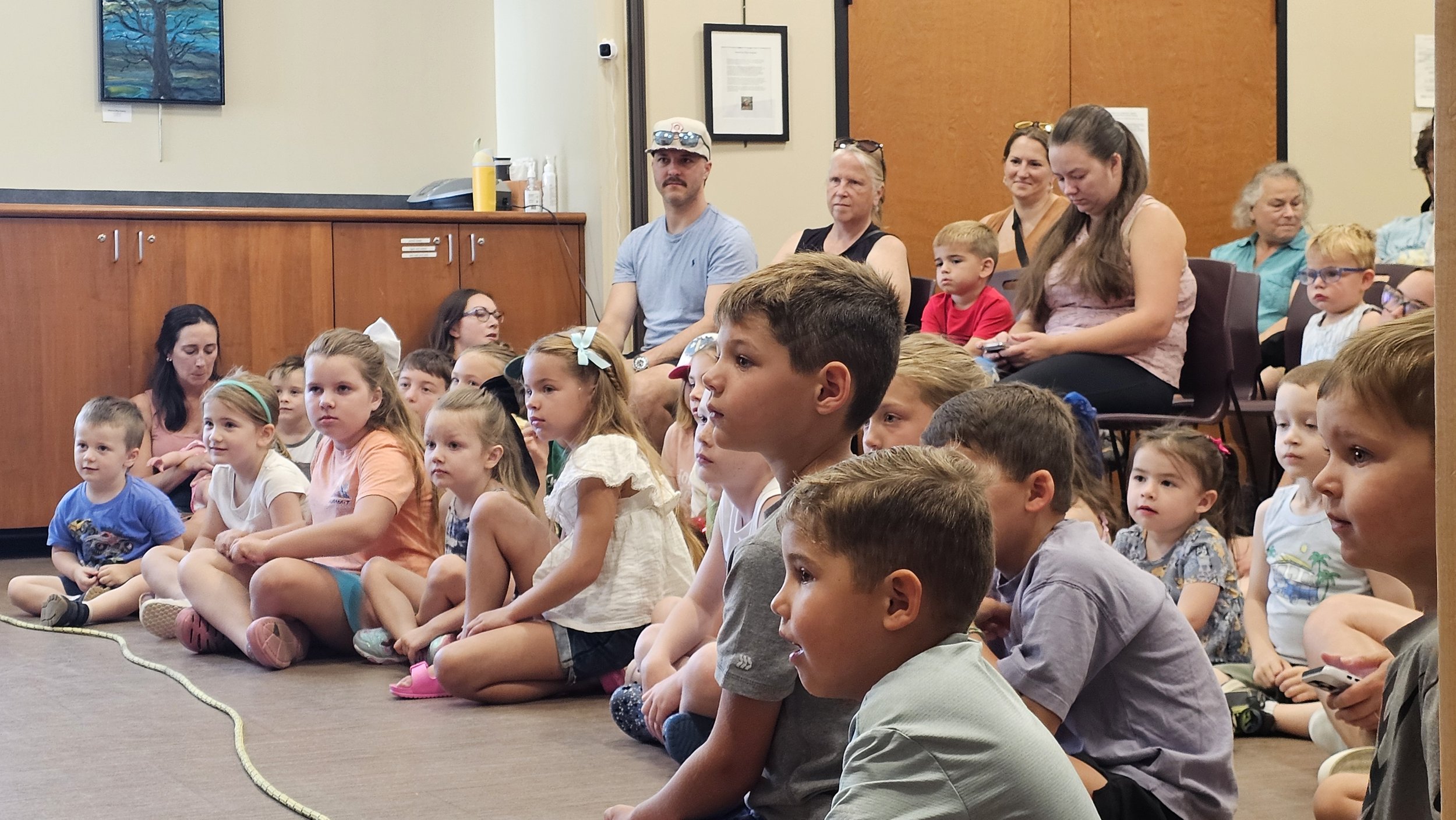 A view from the floor of the crowd at Magic Fred show