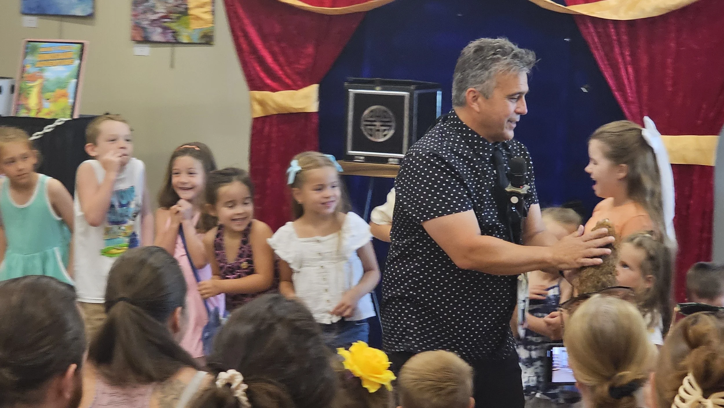 Happy children at Magic Fred show