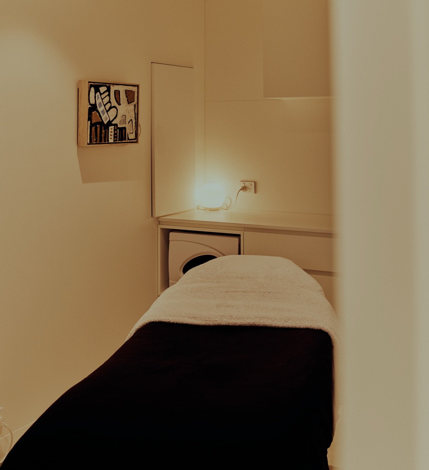 CHRISTMAS BOOKINGS | The countdown to year’s end is officially on! Our skin treatments are filling quickly as everyone preps for the festive season. Whether it’s your regular treatment or a little refresh before the festive season, now&rs