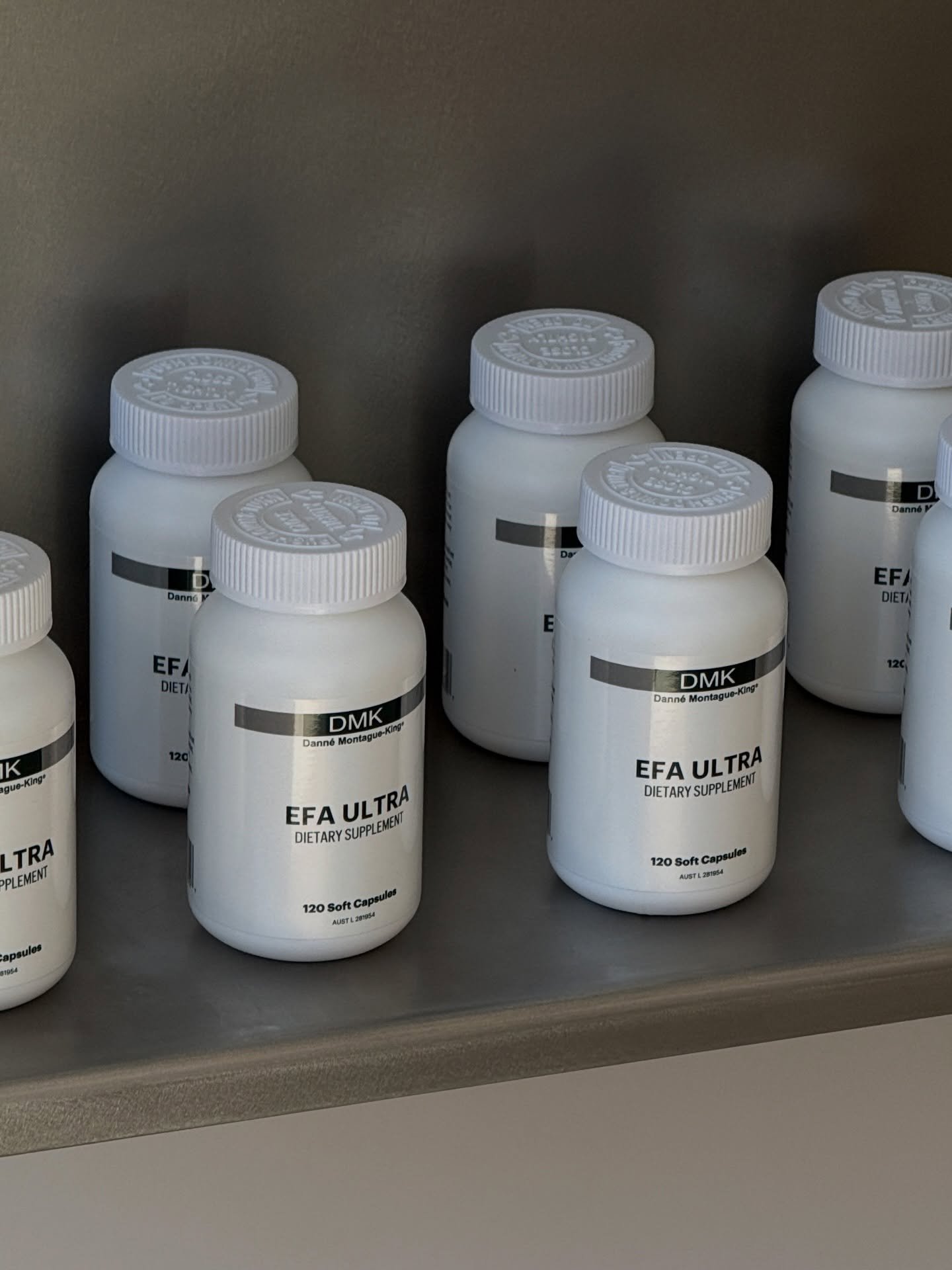 ESSENTIAL FATTY ACIDS | Most skin concerns are due to a deficiency in Essential Fatty Acids.

Think impaired skin barrier, dehydration, congestion (black/white heads) and inflammation. Supplementing with EFAs helps support healthier skin lipids, stre