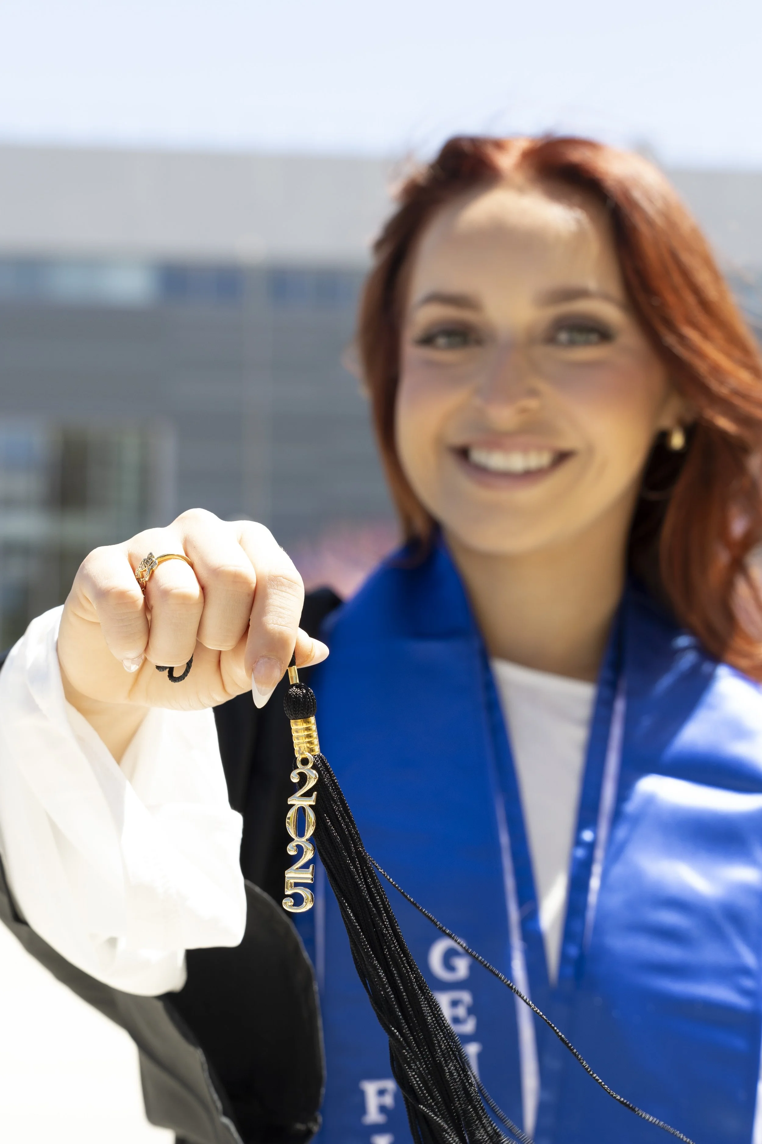 lora_grad_photoshoot_040525_7.jpg