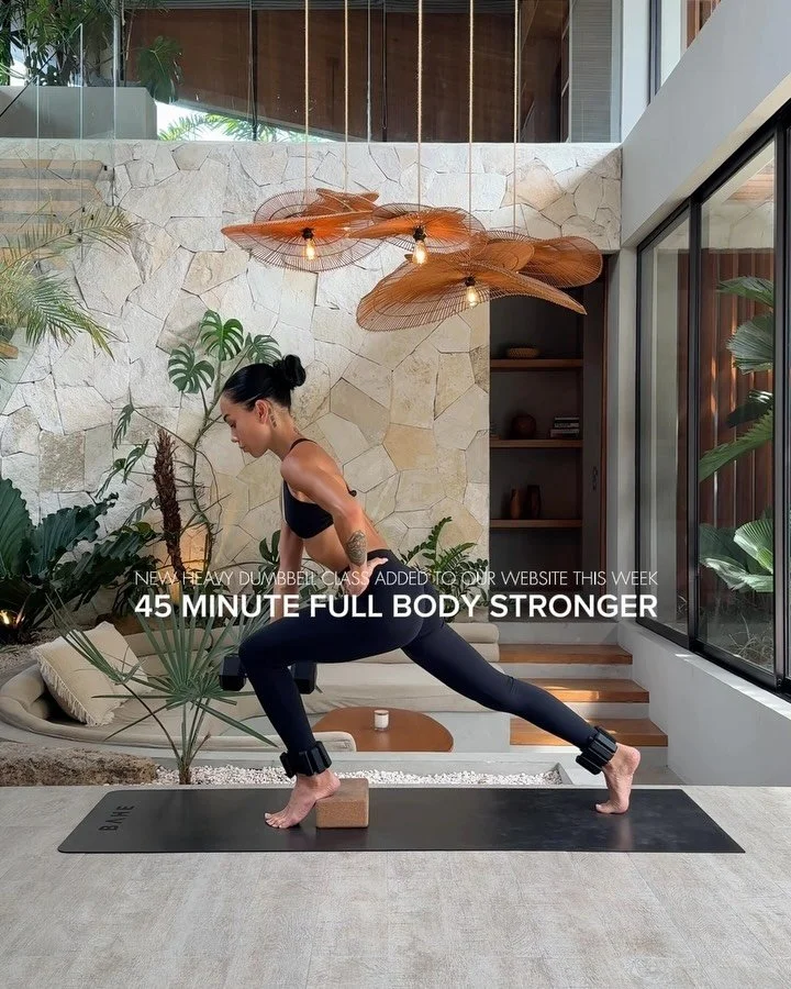 DID SOMEONE SAY QUADS👀👀

Our latest Stronger class was all about core + quads. 8 minutes of core work to begin, followed by a dynamic, full body planking series with the feet elevated on the block &amp; LOTS of elevated standing work. One for the d