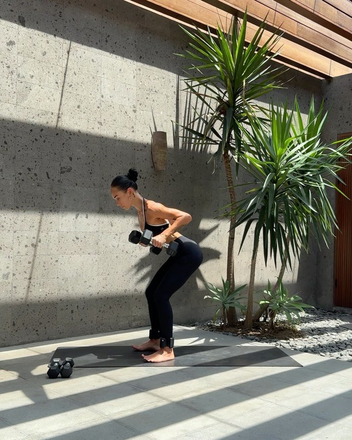 Snippets of one of my all time favourite Stronger classes on @strongbyizzy 🫶🏼

Stronger is our newest, heavy dumbbell class style (11lbs +) that focuses on powerful, compound exercises to build lasting strength when practiced consistently over time