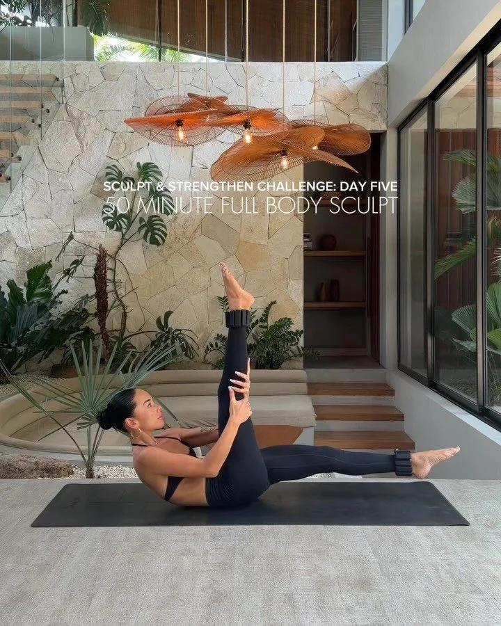 DAY FIVE ❤️&zwj;🔥

Balance, control, precision &amp; body weight based power. 

#pilateschallenge #fullbodyworkout #homeworkout #pilatesworkout