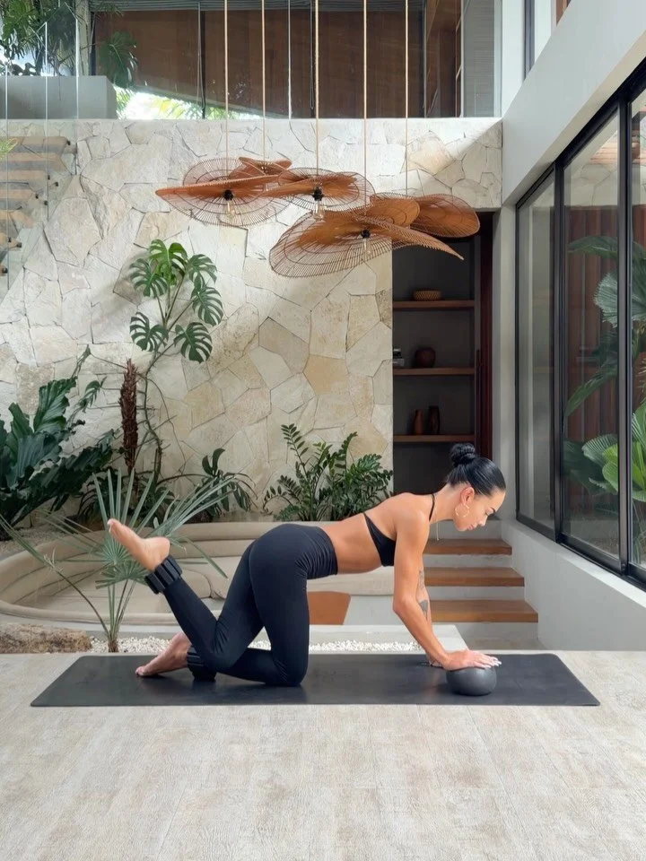 How my @strongbyizzy girls moved for day five of my 31 Day New You Challenge 🫶🏼

A 65 minute full body Sculpt class with a strong focus on core &amp; shoulder strength &amp; stability. 

Full workout &amp; challenge available on @strongbyizzy , lin