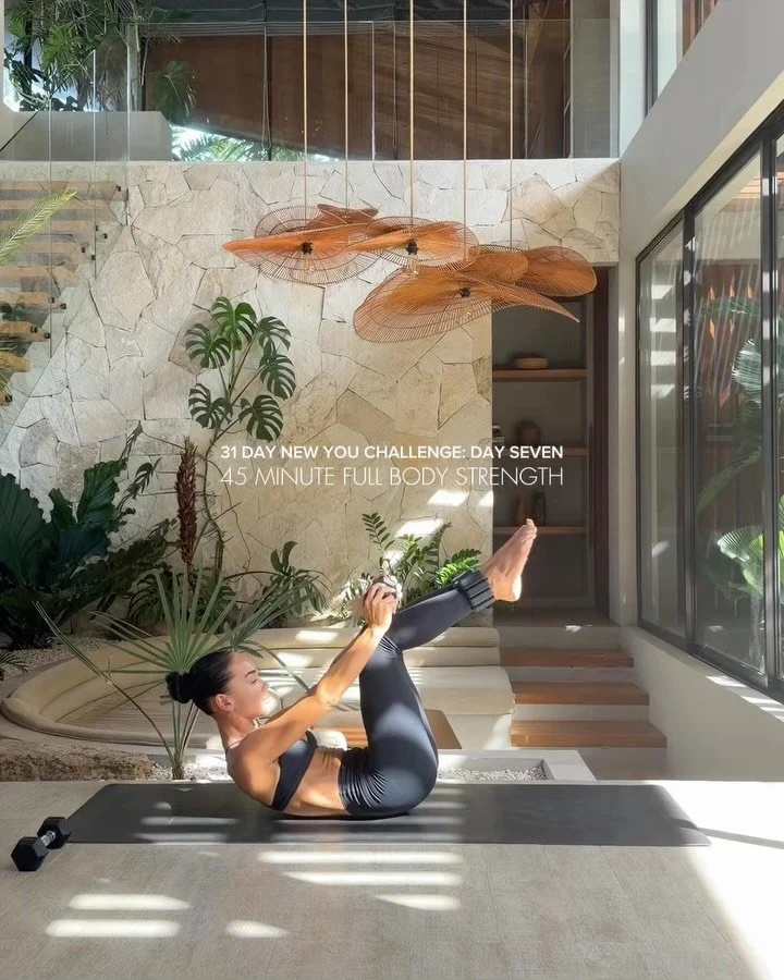 A chill, mat based Strength class for Day Seven (you&rsquo;ll understand why it was chill when you do day eight 🥰). 

Wearing @csb 

#fullbodyworkout #homeworkout