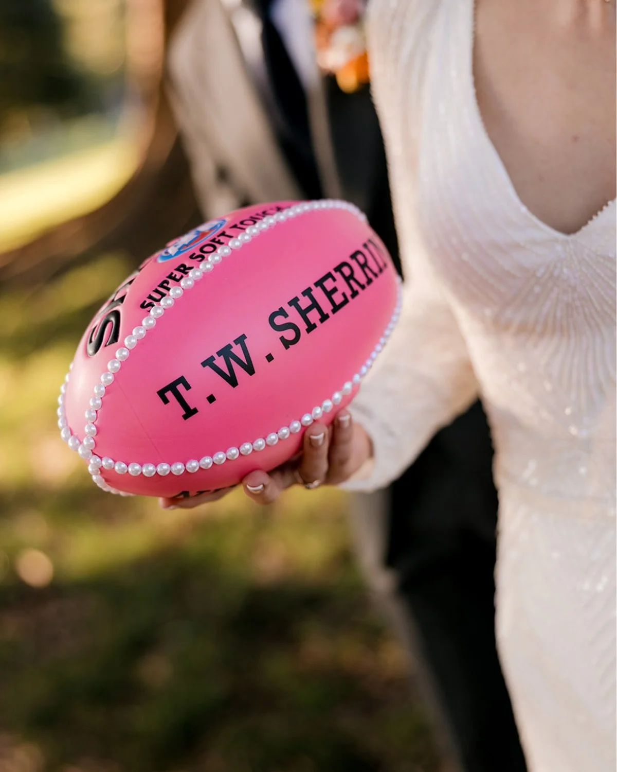 Move over bouquet toss, we have a new wedding tradition to kick our heels into 🏉 

I love when my clients do weddings differently and when Jemma and Jack asked if I they could pull do an AFL kick instead of a bouquet toss I said HECK YEAH!

Why ruin