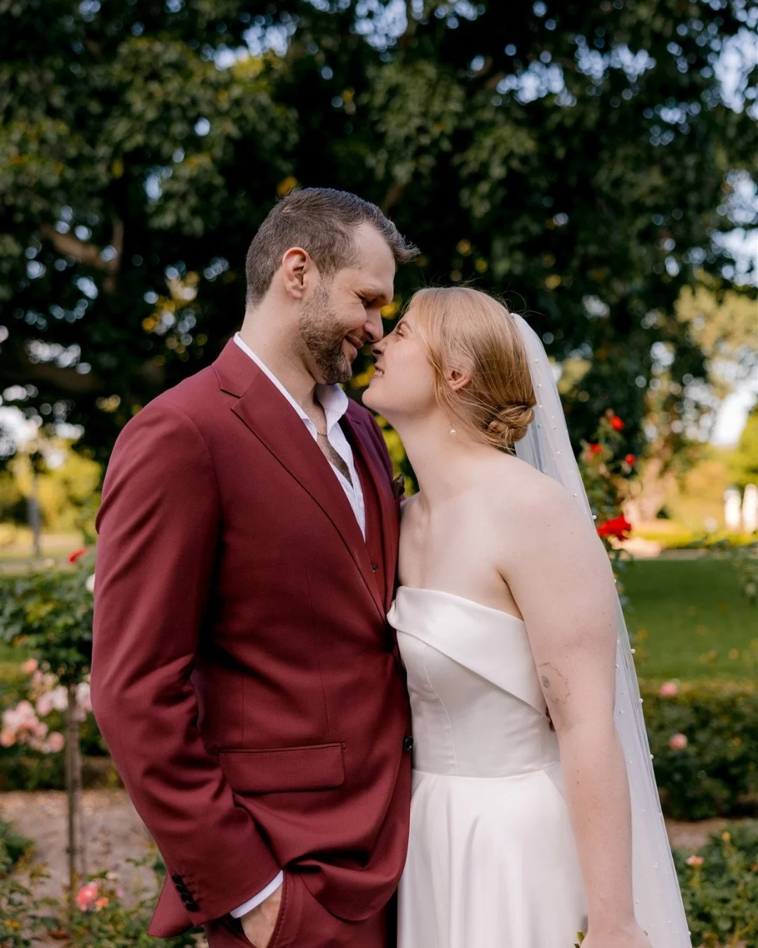 Taylor &amp; Aaron: giggles, grand romance, gaming references and a full city-wide pied piper moment with their best crew in tow ✨

In my opinion, the best weddings happen when you throw out the rulebook and play the game your own way!