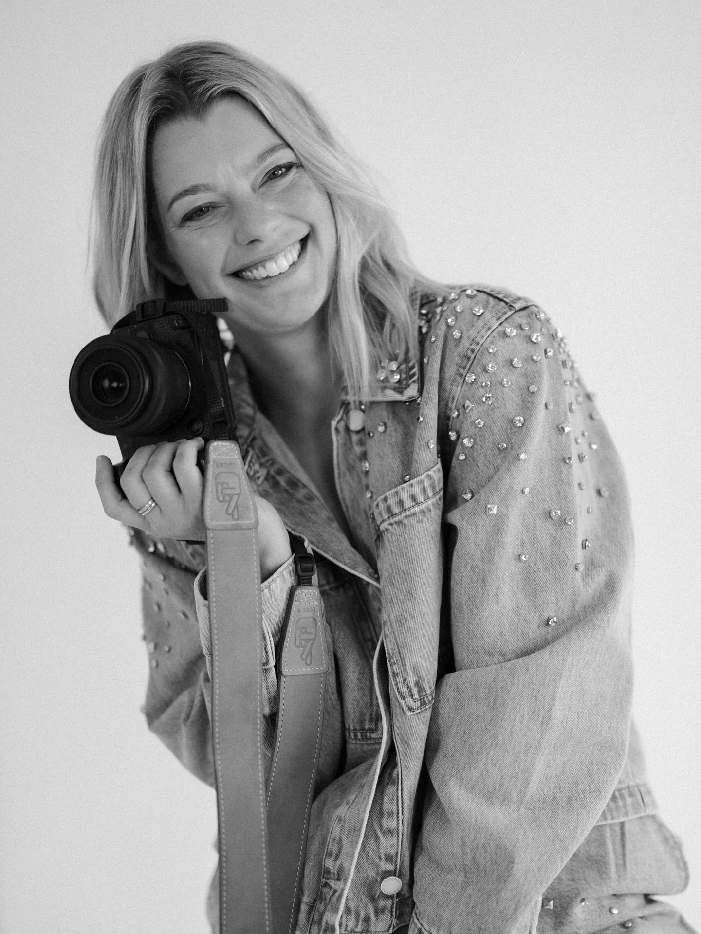 Me just casually holding my camera up to my cheek like I always do 😆
⠀⠀⠀⠀⠀⠀⠀⠀⠀
I haven&rsquo;t had a chance to fully edit all the photos taken of me by my gorgeous tog friends from our studio session a few weeks back @grabstudiospace but from the co