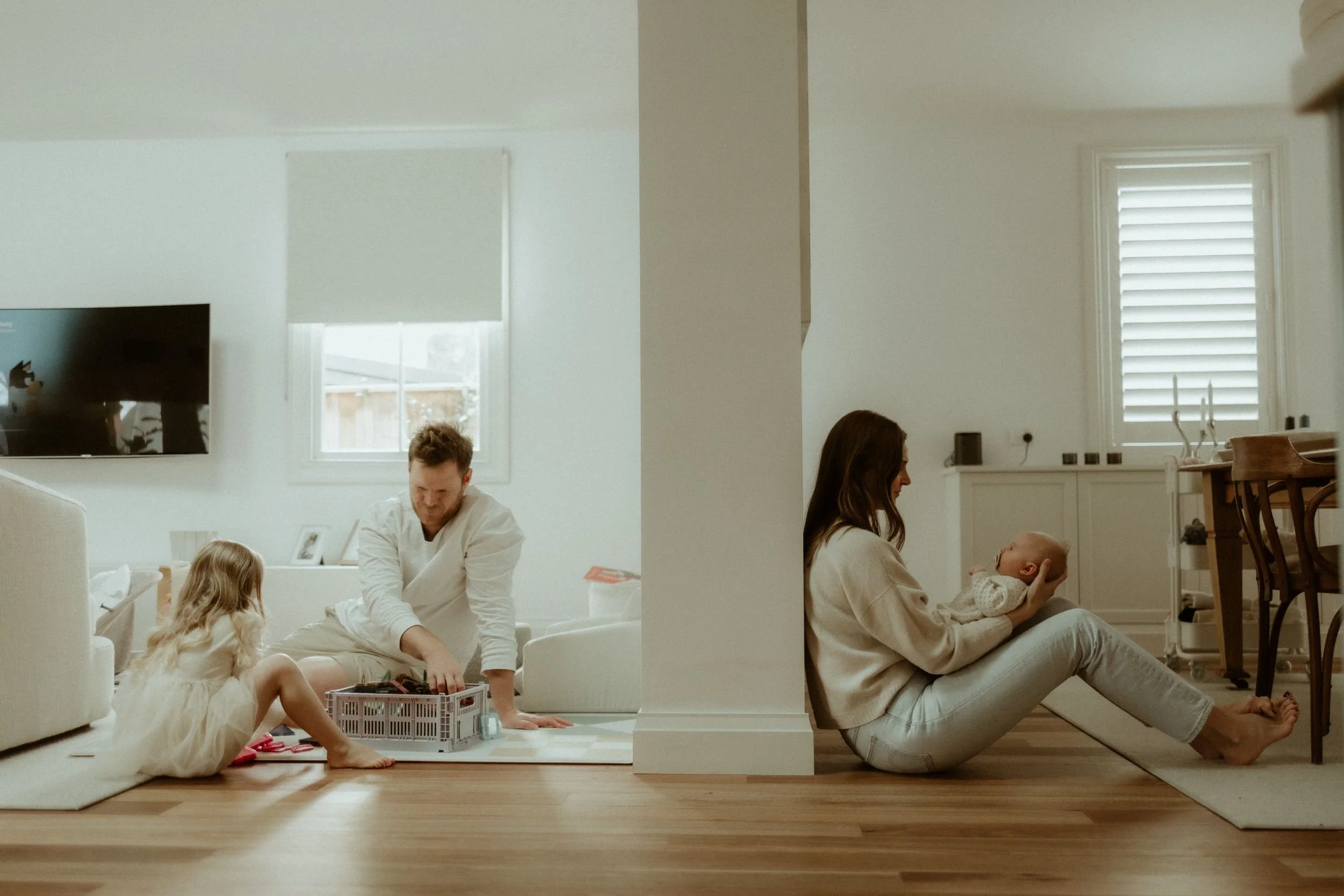 Mum Bun or Beach Breeze? Finding Your Perfect Newborn Photo Vibe