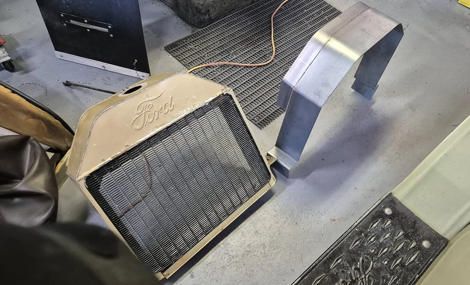 ford-model-t-grille.jpg