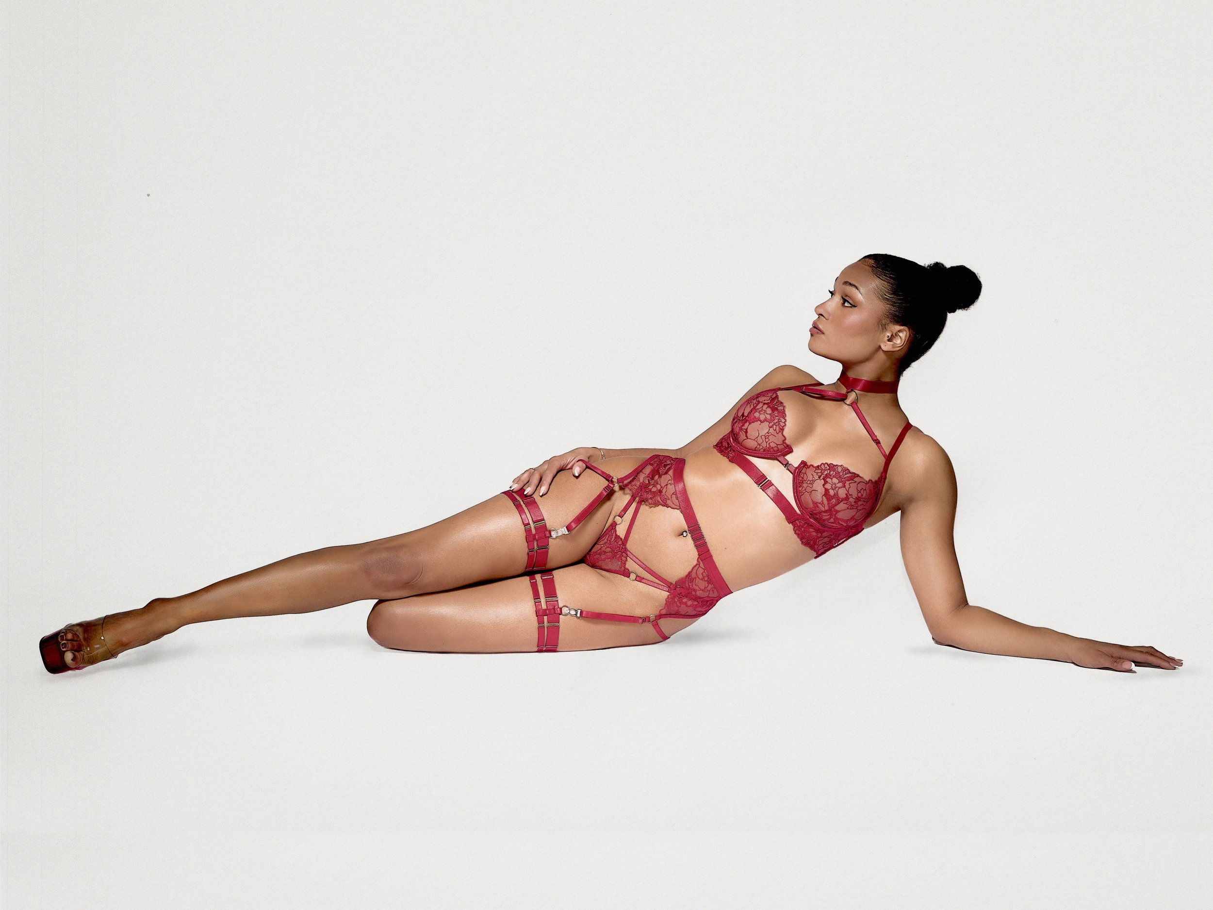 2533_Editorial 2_Overlay.jpg