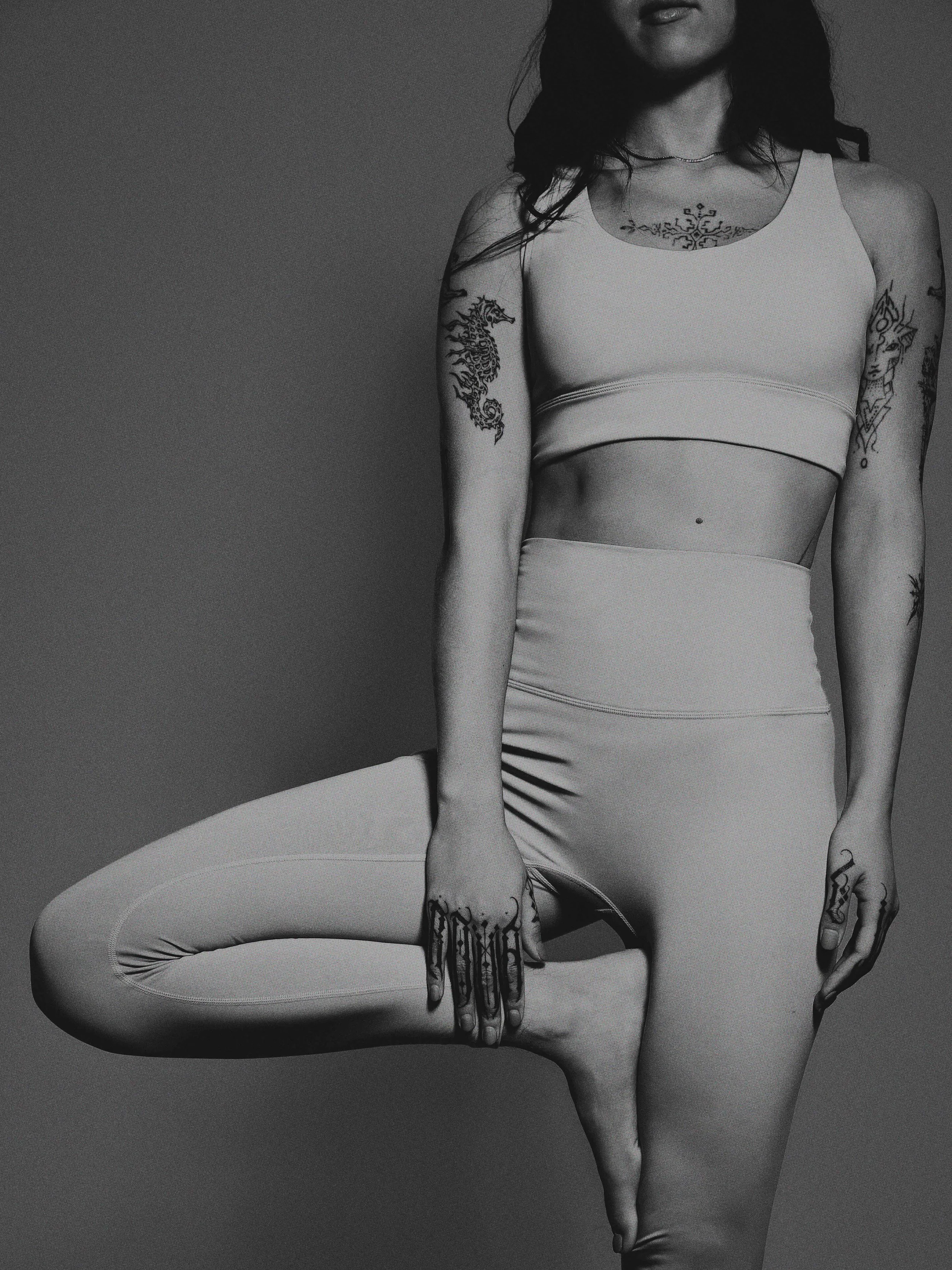 2533_RYoga 08 BW.jpg