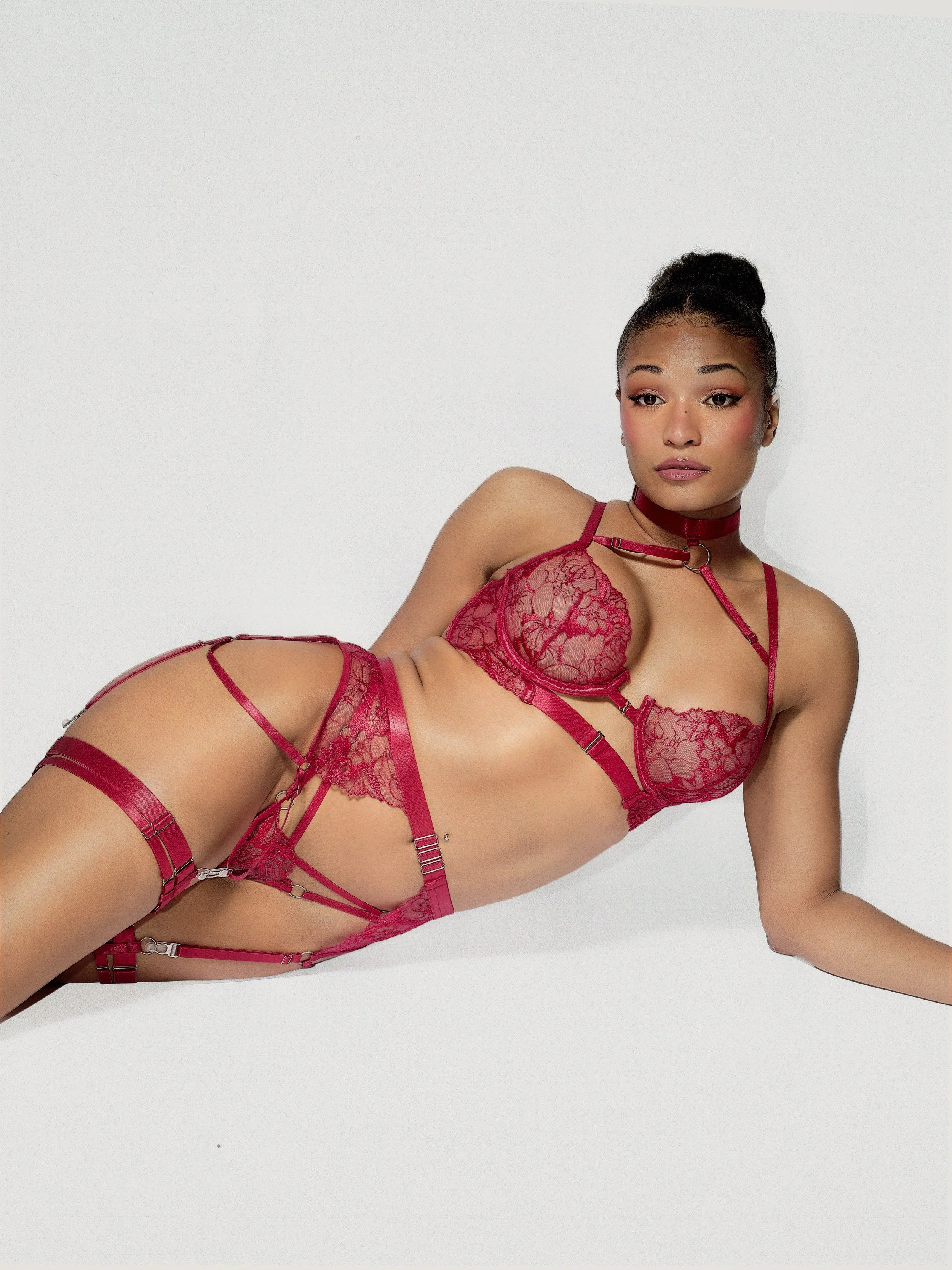 2533_Editorial 3_Overlay.jpg