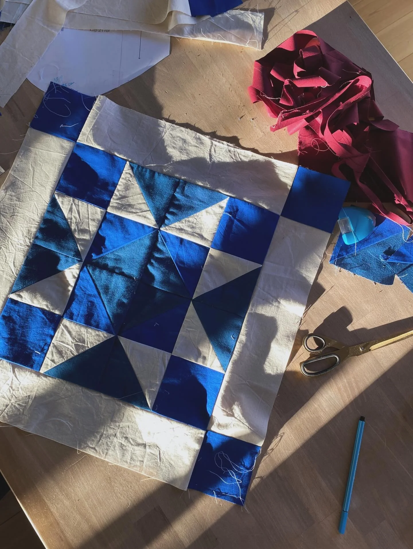 Forleden morgen v&aring;gnede jeg til fuglesang, og efterf&oslash;lgende cyklede jeg p&aring; arbejde med sol i ansigtet. Hvert &aring;r har jeg en tendens til at glemme, at lyset vender tilbage, og hvert &aring;r, n&aring;r det sker, er jeg lige ved