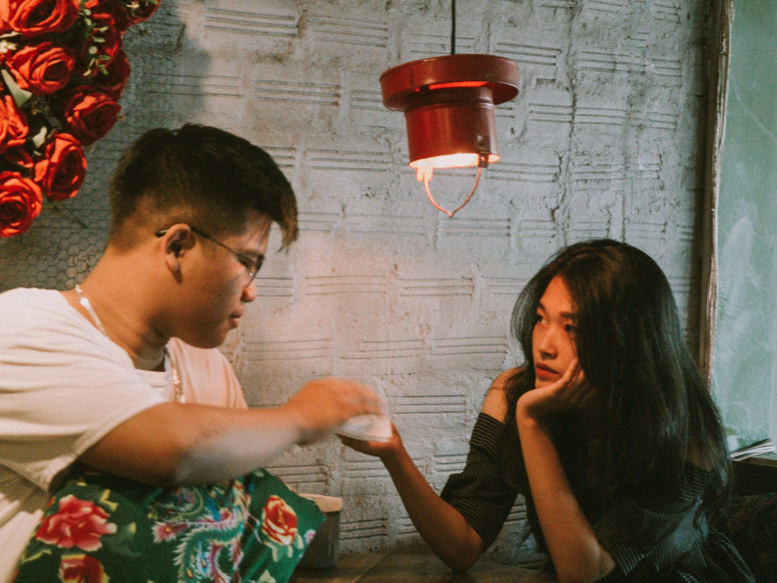 Couple in conflict reflecting repeating relationship patterns in couples therapy connected to schemas and emotional reactions