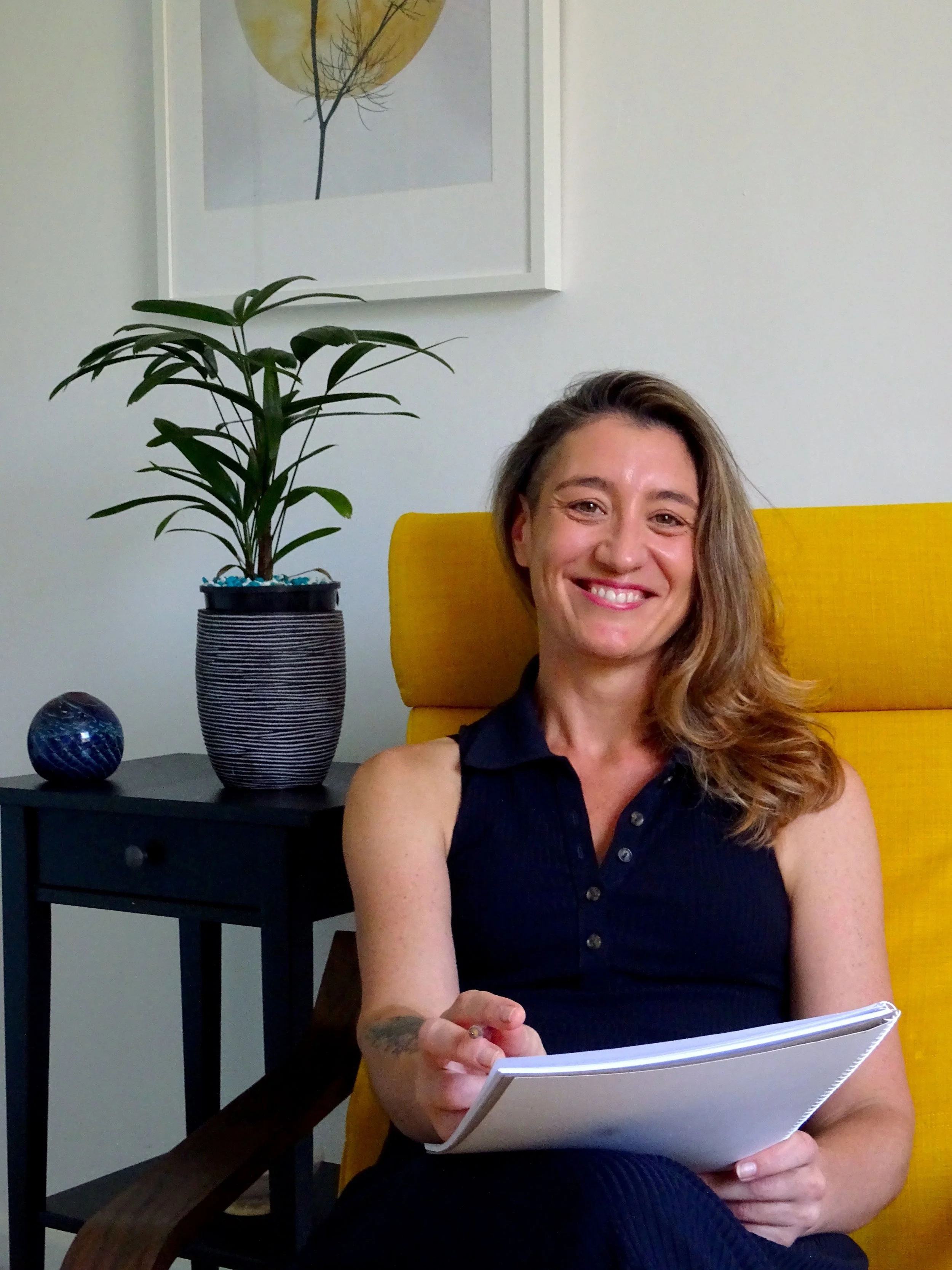 Trauma-informed EMDR intensive therapy with Rachael Jolly in a calm therapy space in Anglesea-informed somatic EMDR intensive therapy with Rachael Jolly in a healing therapy space