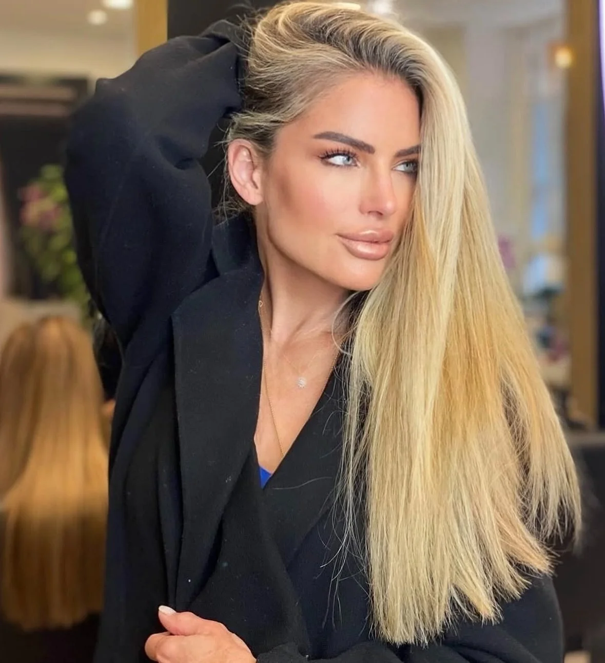 I made myself Platinum.. but I was born a blonde - Mae West 
.
Dream hair can come true @paollosagerahhairlondon 
.
#haircut #hairgoals #hairinspo #londonbalayage #blonds #blondehair
#selfcare #agewithattitude #style #healthylifestyle #fitover50