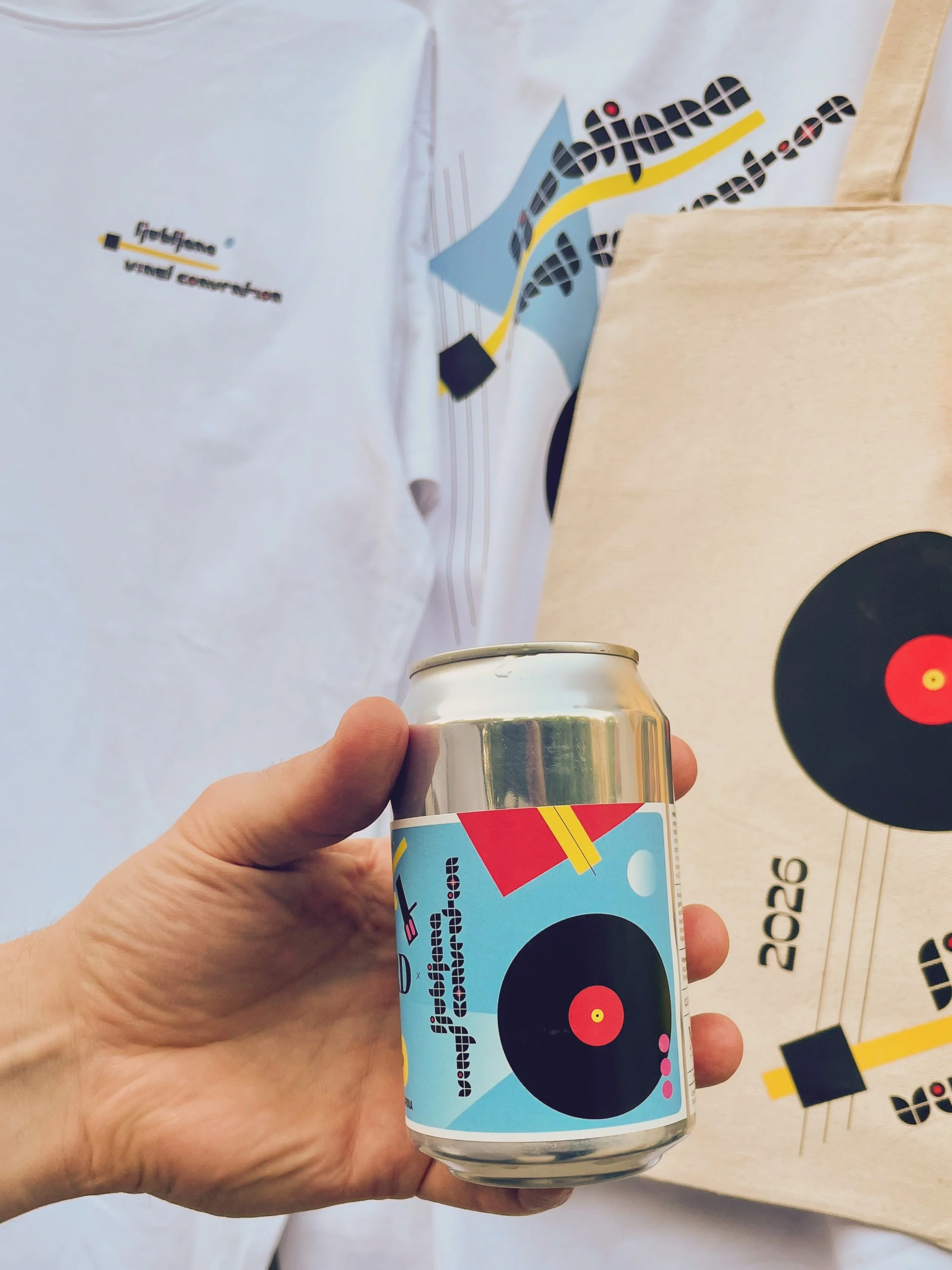A vinyl convention deserves a refreshing drink.💧

For @ljubljana.vinyl.convention 2026 I got to also design a custom label for @nordhardseltzer&mdash;a limited edition hard seltzer made just for the event. The design stays true to the convention&rsq