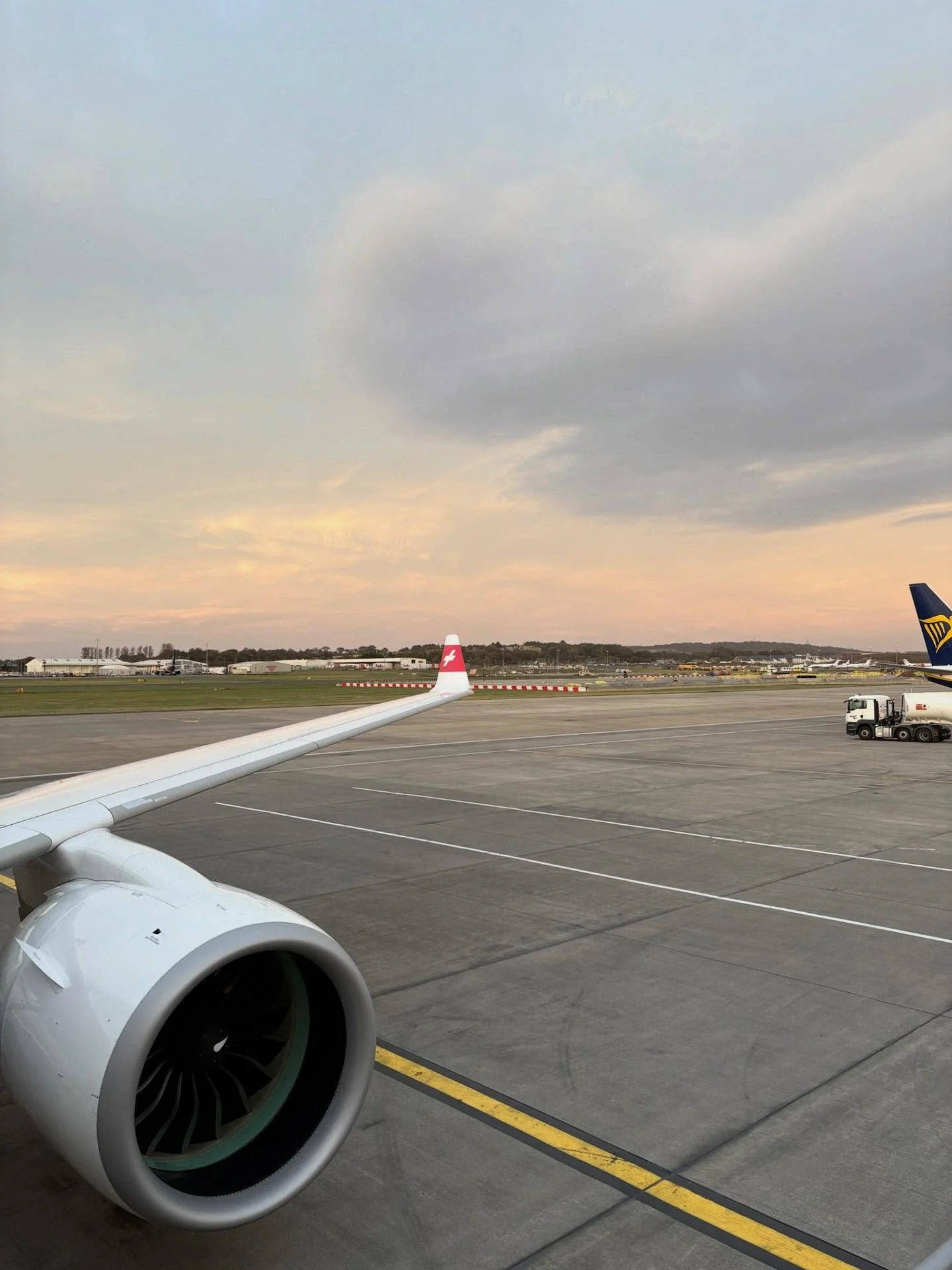 September recap🫰🏼
1. sch&ouml;ni Sunneunterg&auml;ng bim schaffe☀️
2. Gotti vo 2 kleine K&auml;tzli worde
3. Ziit mitem Pferd verbringe
4. Ganz viel Rege &amp; Sturm
5. Afange mit Jogge
6. Usfl&uuml;g
7. Vorbereitig f&uuml;r d Fasnacht
8. Waffle im