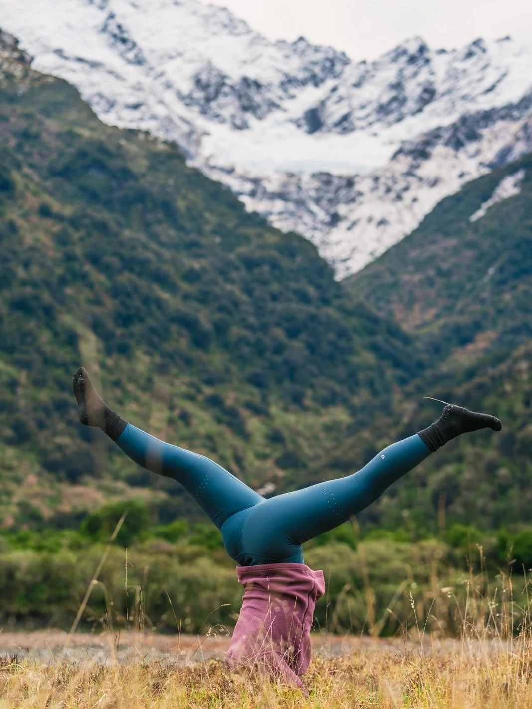 feels like home 🤸&zwj;♀️

📸: @sansse_v 

#newzealandlife #yogalife