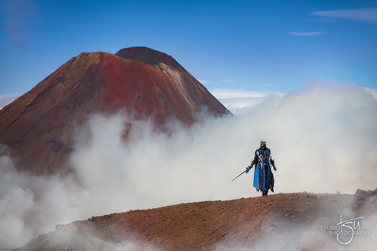 The Great Volcano of Tollan

(From that time we did a 20km mountain hike just to get legit Natlan photos 😤❤️)

Capitano : @vyecos 
Photographer : @studiotsutsu 

#cosplay #capitano #capitanocosplay #genshinimpact