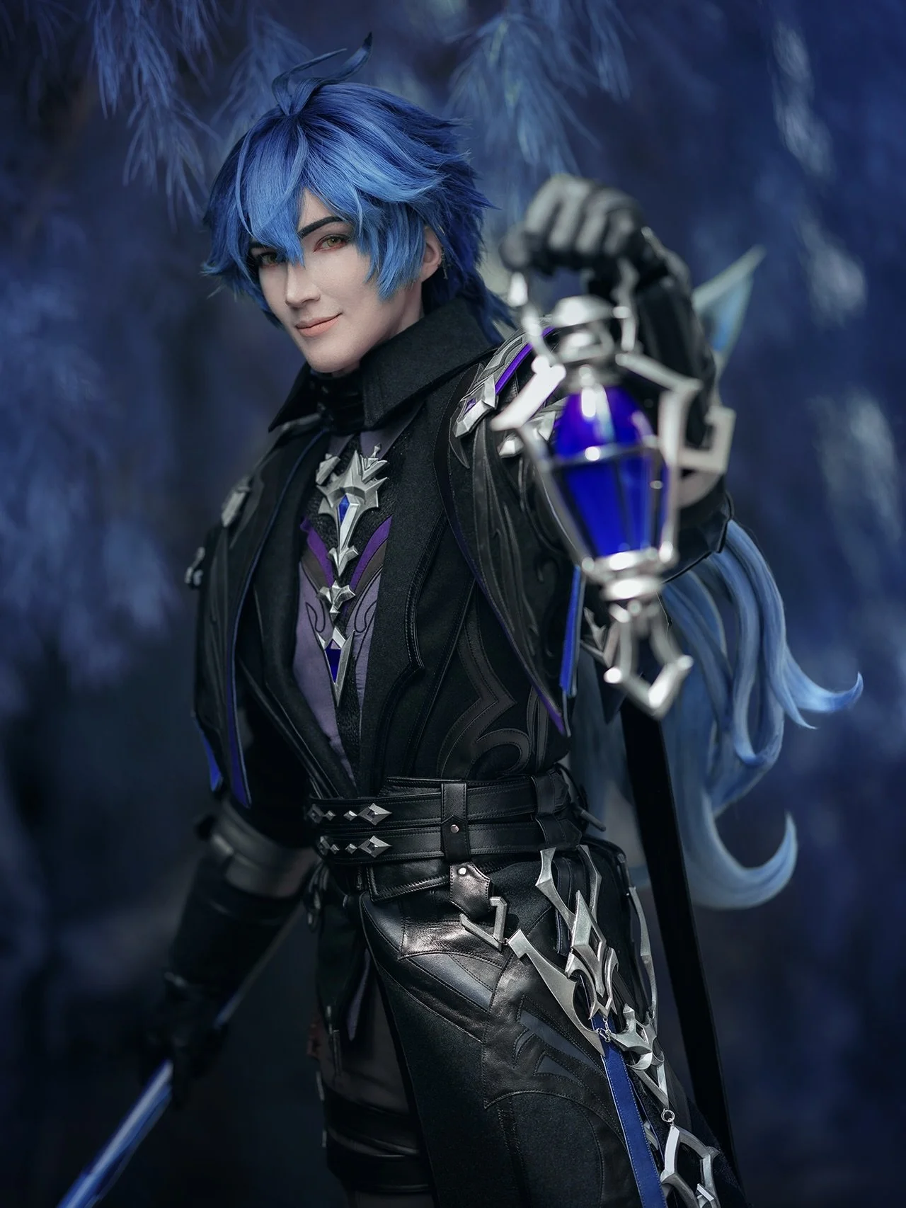 Did a small shoot with Kevin after prejudging for ToC! Keen to share the rest of the set soon 💙

Flins : @vyecos 
Photographer : @chuong_photography 

#flins #flinscosplay #genshinimpact #genshincosplay #cosplay