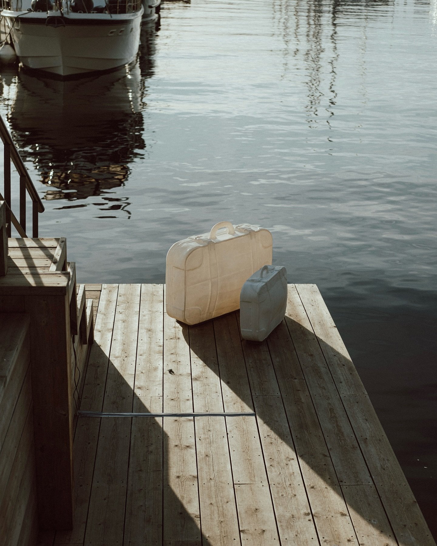 Bags and calm waters. The rest can wait.
&nbsp; ⠀⠀⠀⠀⠀⠀⠀⠀⠀⠀⠀⠀ 
&nbsp; ⠀⠀⠀⠀⠀⠀⠀⠀⠀⠀⠀⠀ 
#fujifilm #fuji #fujifilmnordic #fujifilmglobal #fujifilmxt #fujilove #fujifilm_love #xt5 #fuji #fujifilm_xseries #fujifilmphotography #fujifeed #street #street_minute