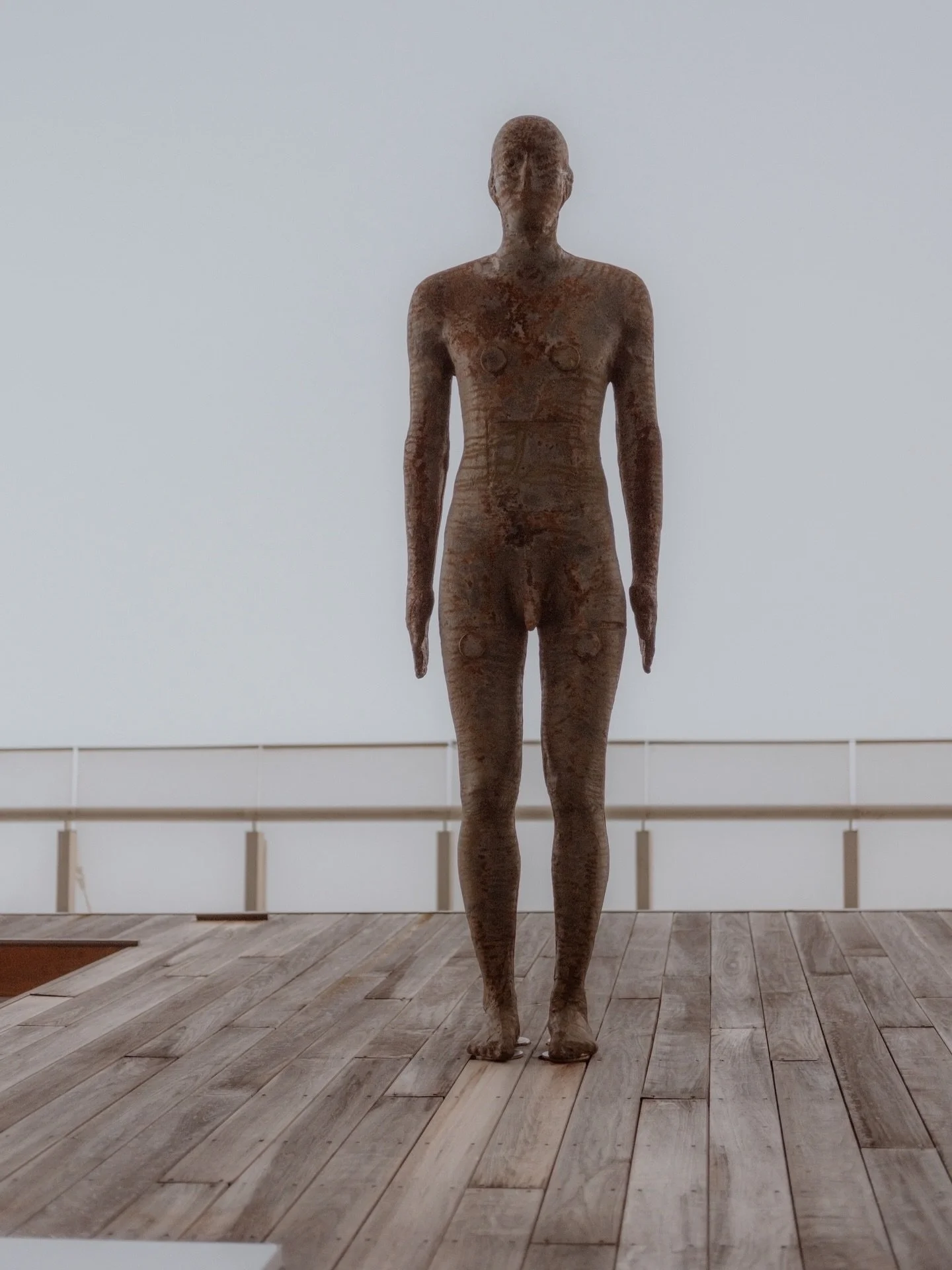 A figure carved by stories, weathered by years, rooted in the space between strength and stillness.
&nbsp; ⠀⠀⠀⠀⠀⠀⠀⠀⠀⠀⠀⠀ 
&nbsp; ⠀⠀⠀⠀⠀⠀⠀⠀⠀⠀⠀⠀ 
#streetphoto #streetphotography #fujifilm #fujifilmxt #fujiframez #fujixseries #fujifilmphotography #minimal