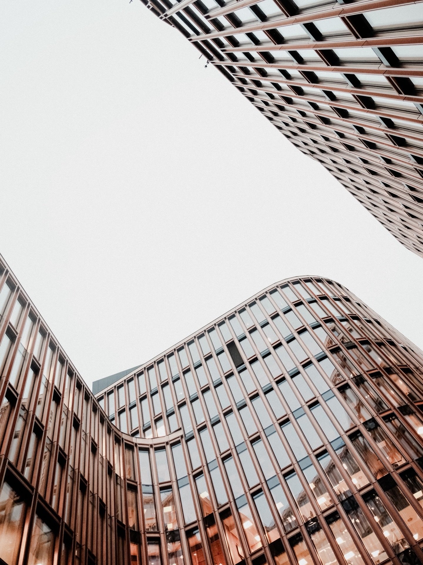 Where lines meet light.
&nbsp; ⠀⠀⠀⠀⠀⠀⠀⠀⠀⠀⠀⠀ 
&nbsp; ⠀⠀⠀⠀⠀⠀⠀⠀⠀⠀⠀⠀ 
#streetphotography #urbanphotography #architecturelovers #lifestylephotography #fujifilm