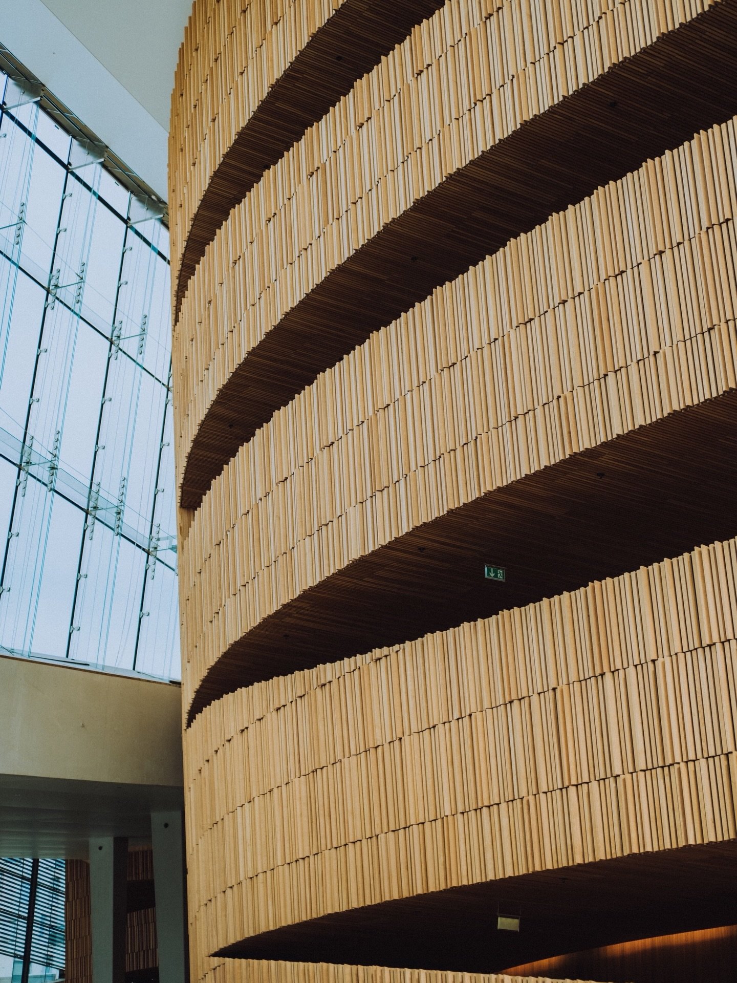 Soft curves, strong presence.
&nbsp; ⠀⠀⠀⠀⠀⠀⠀⠀⠀⠀⠀⠀ 
&nbsp; ⠀⠀⠀⠀⠀⠀⠀⠀⠀⠀⠀⠀ 
#architecturelovers #minimaldesign #modernarchitecture #spatialdesign #aesthetic