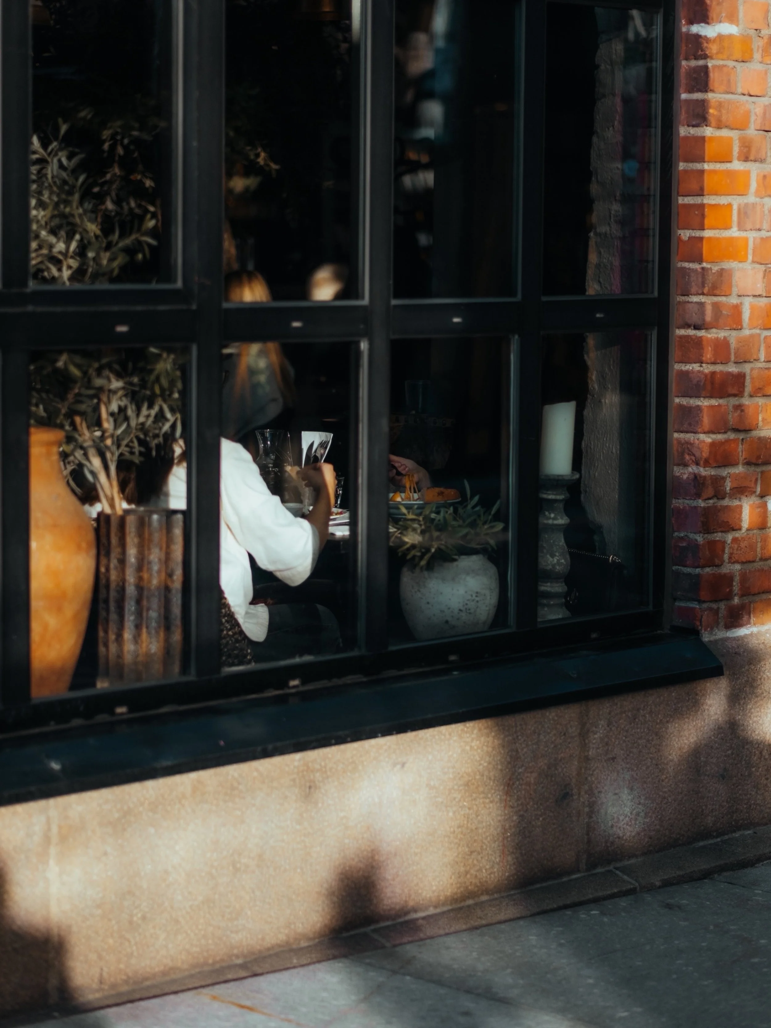 Some stories are best told through a window. Light, shadows, and fleeting moments frozen in time. ✨📷
&nbsp; ⠀⠀⠀⠀⠀⠀⠀⠀⠀⠀⠀⠀ 
&nbsp; ⠀⠀⠀⠀⠀⠀⠀⠀⠀⠀⠀⠀ 
#StreetPhotography #VisualStorytelling #ThroughTheWindow #UrbanMoments #PhotographyLovers