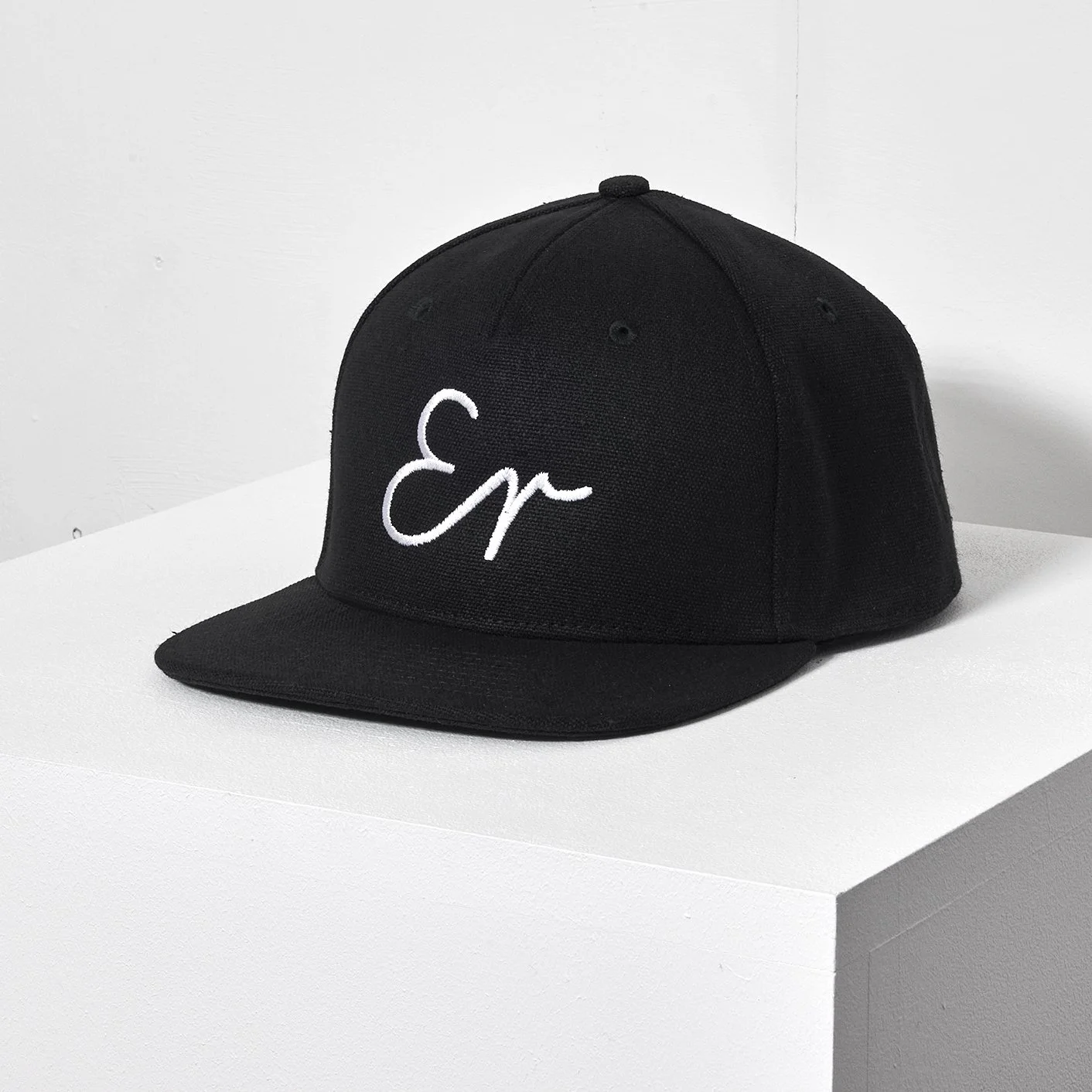 Kunst-Oku-IDESEWIS-Baseball-Cap-Er-Rechts-Close.jpg