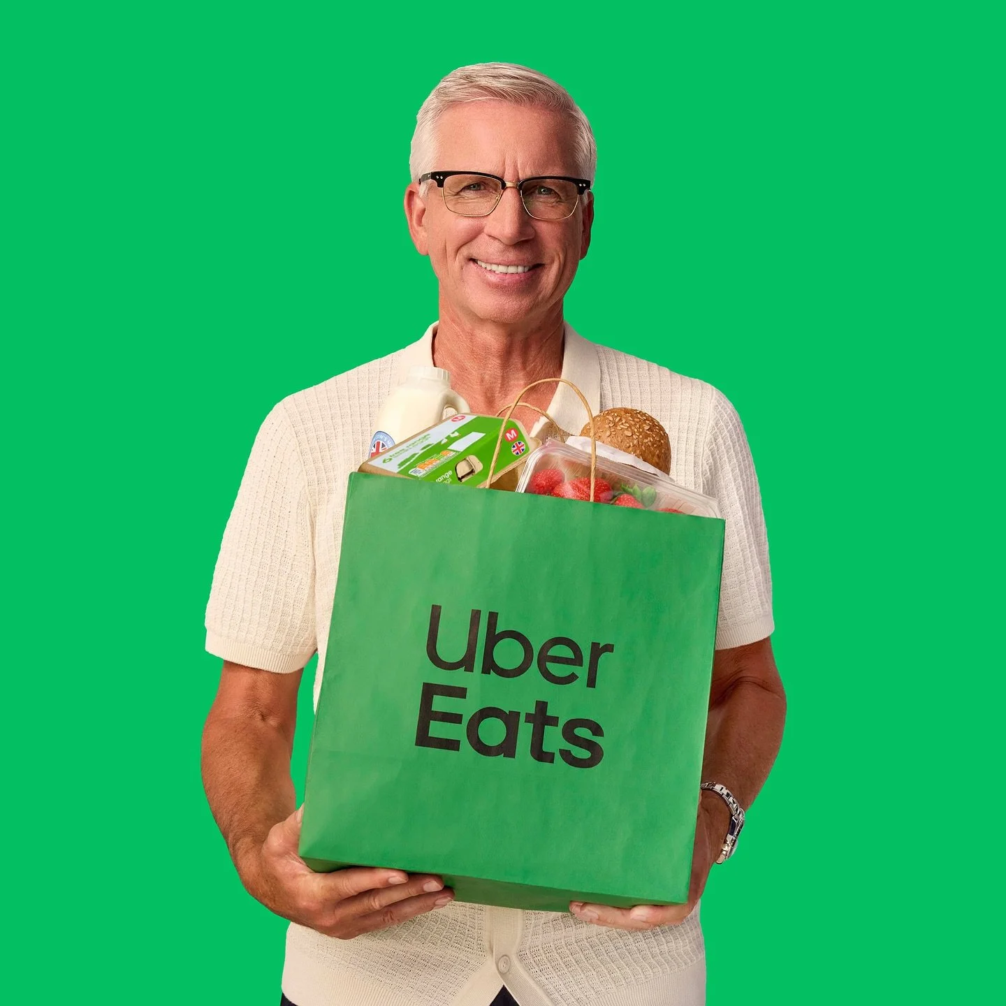 @ubereats_uk x Alan Pardew

When you&rsquo;ve done enough&hellip; @ubereats delivers.

@elevate.se 🤝 @motherlondon

#PremierLeague #SkySports #UberEats #BigSam #AlanPardew #TonyPulis #Managers #UberEatsDelivers #Elevate #MotherLondon #Takeaway