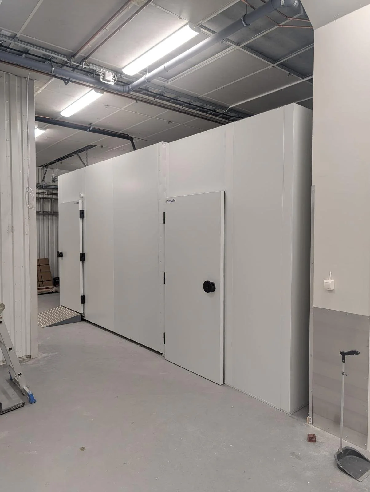 frysrum för livsmedelsbutik med energieffektiv kylteknik